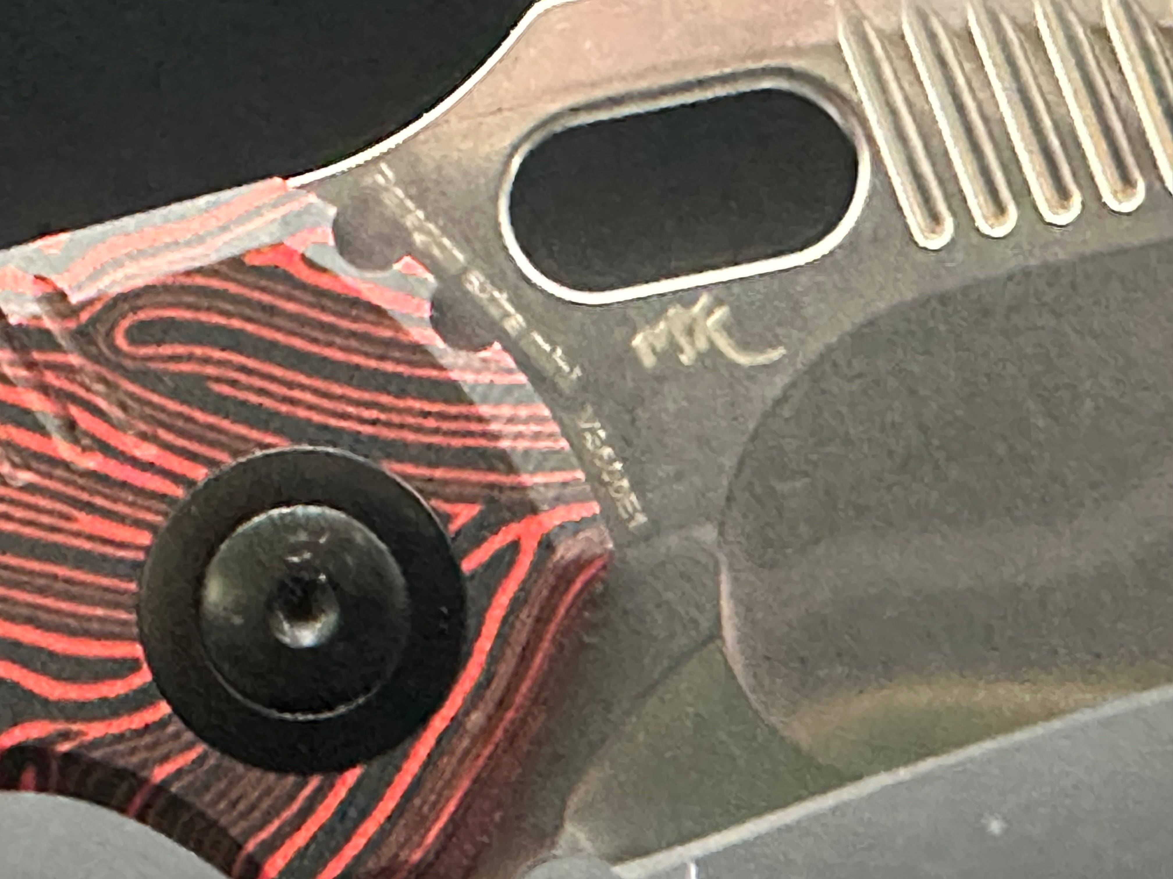 Kizer Paragon Extra Mini Red Gmascus G10 scales w/CPM-3V