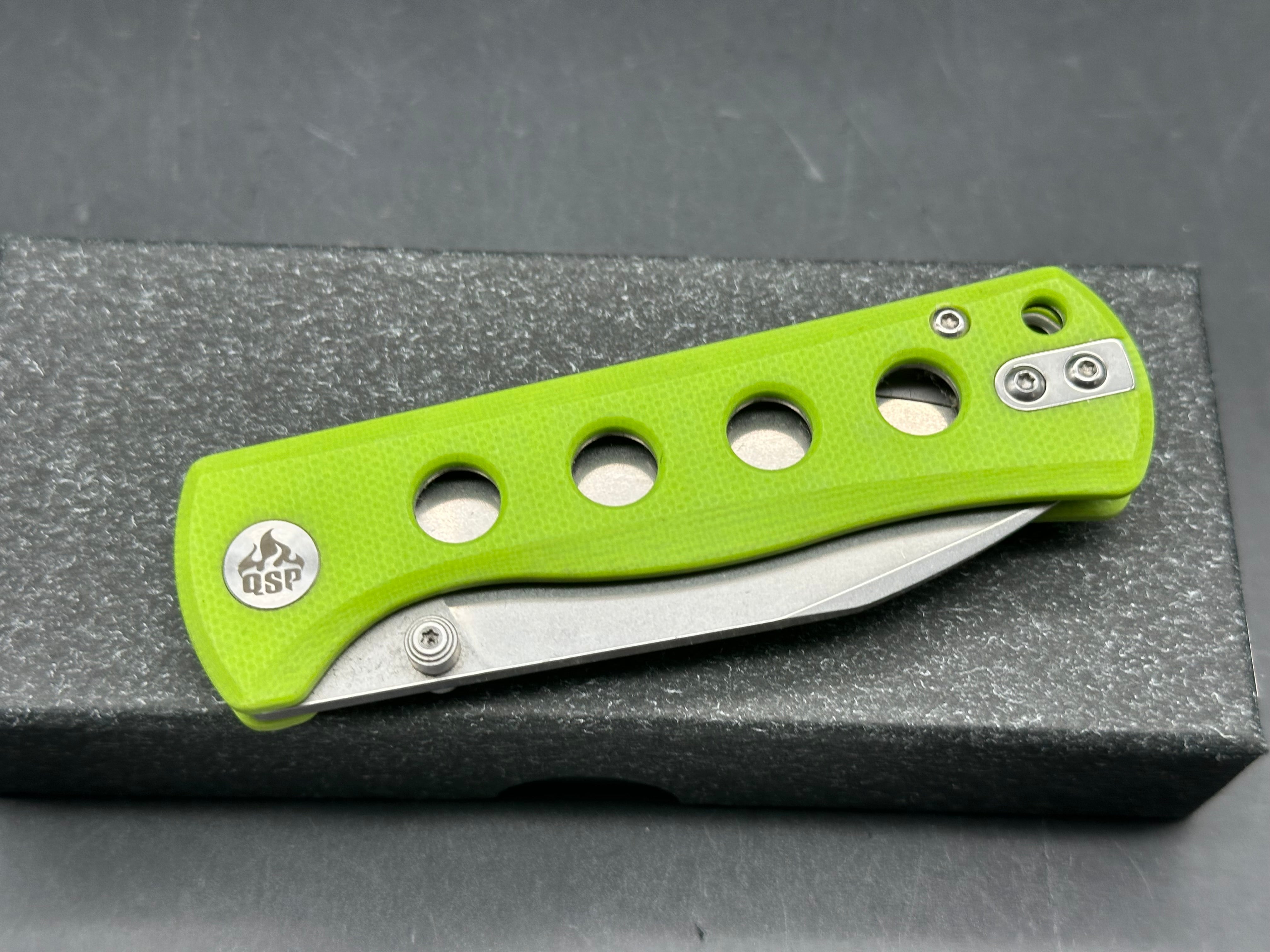 QSP CANARY FOLDING KNIFE NEON G10 HANDLE 14C28N PLAIN BLADE