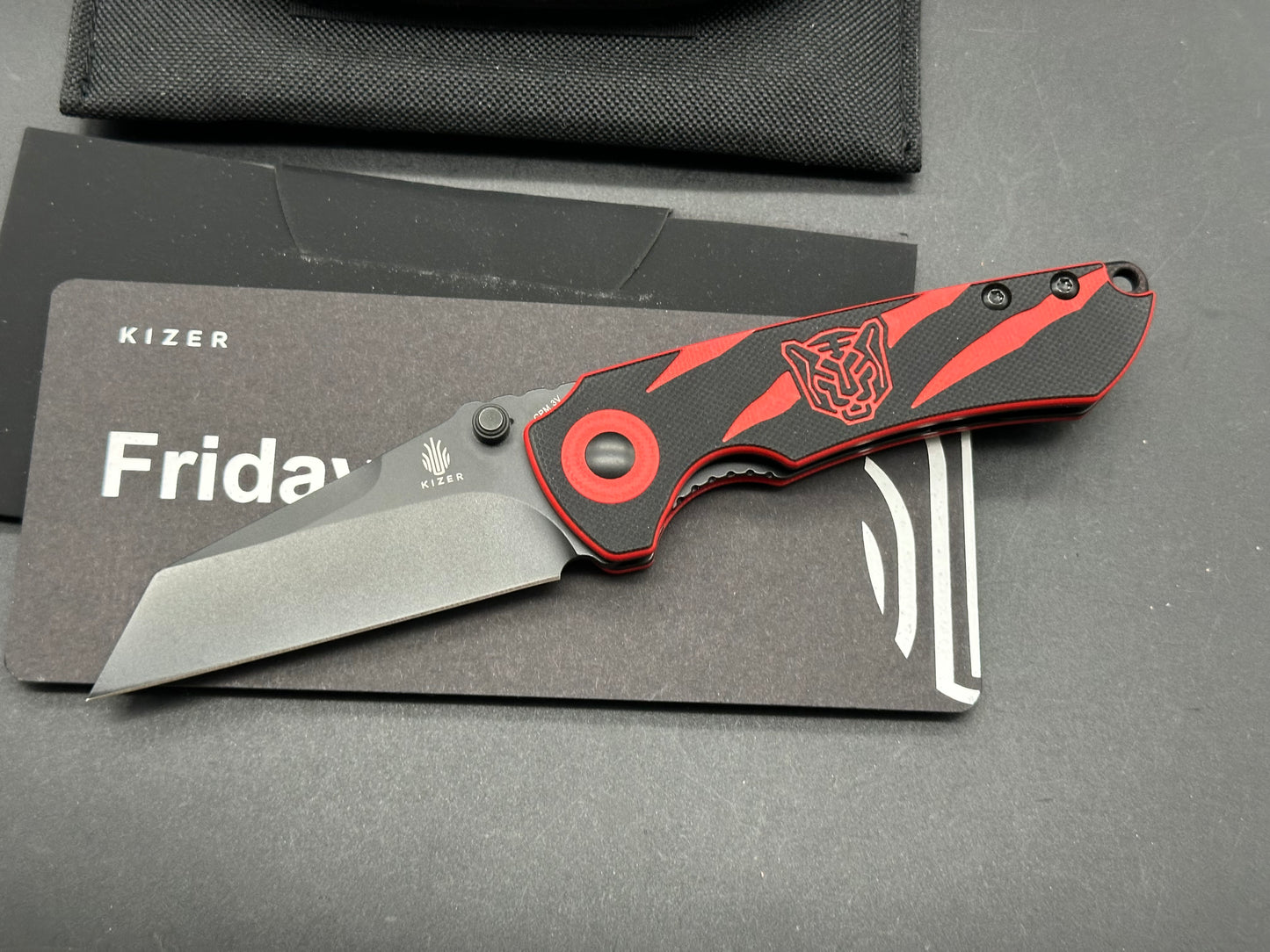 Kizer Friday Club Tiger Mini Critical 3V Blade Black and Red G10