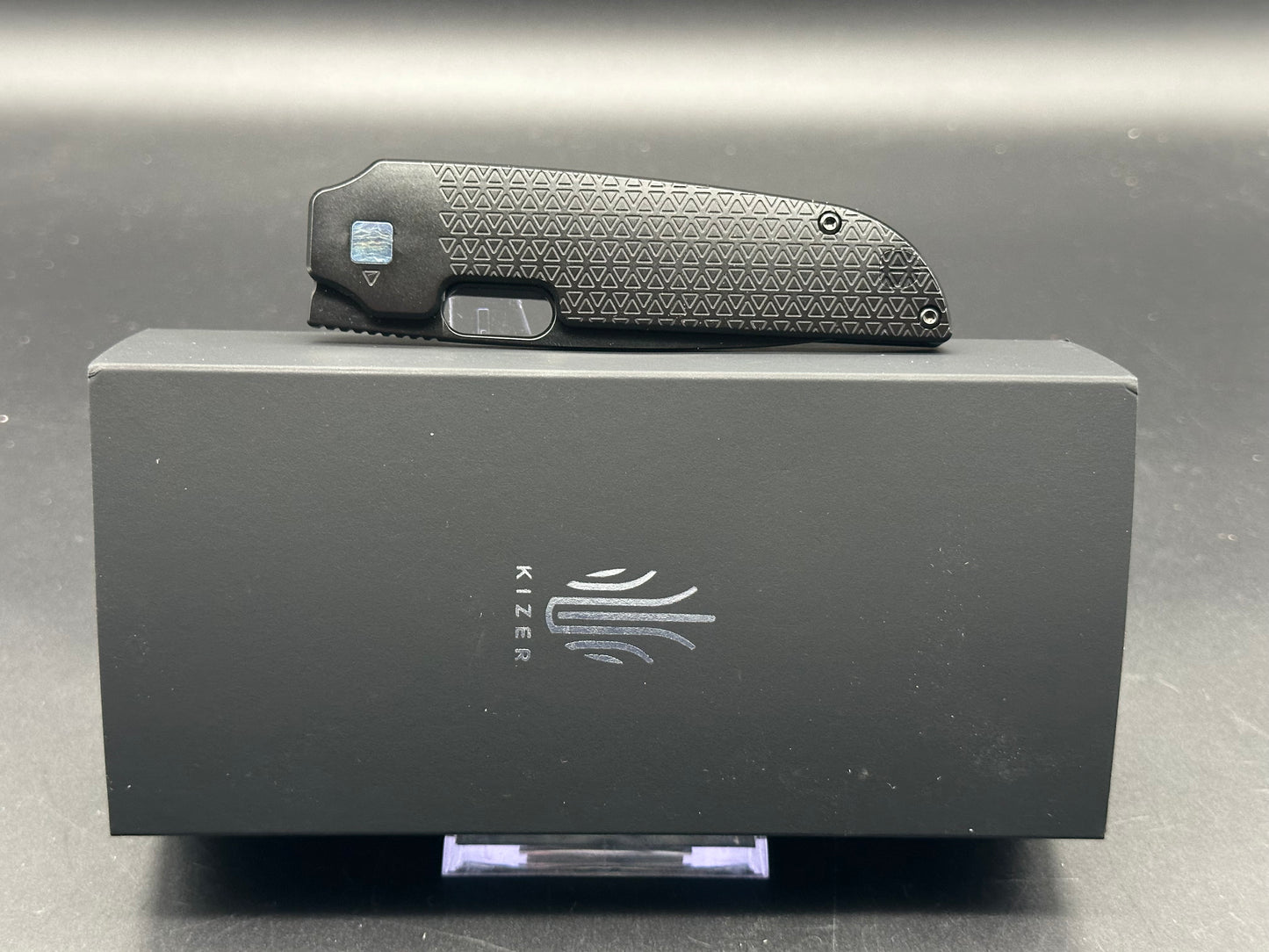 Kizer Varatas S35VN Blade Frame Lock Titanium Handle