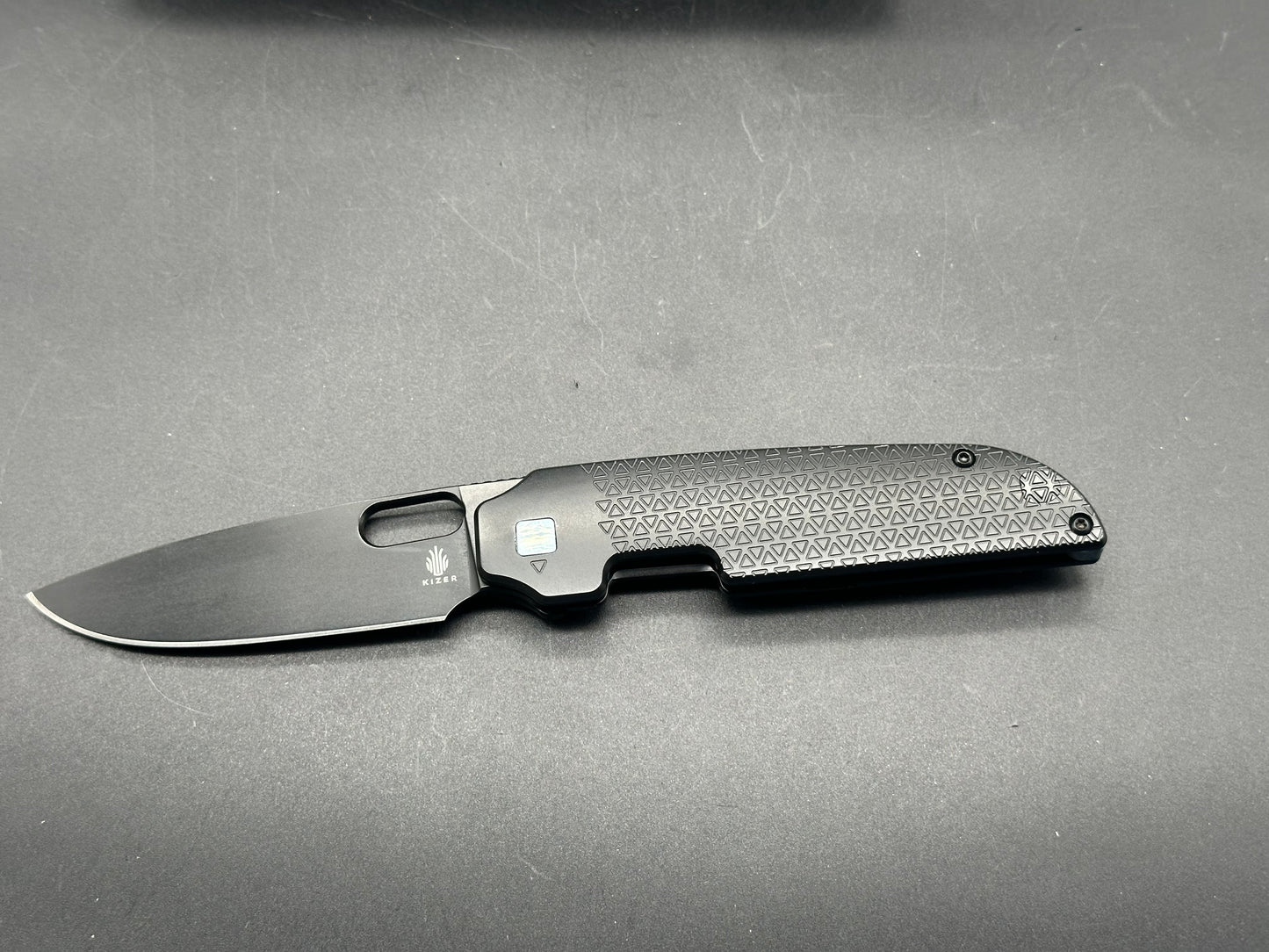 Kizer Varatas S35VN Blade Frame Lock Titanium Handle