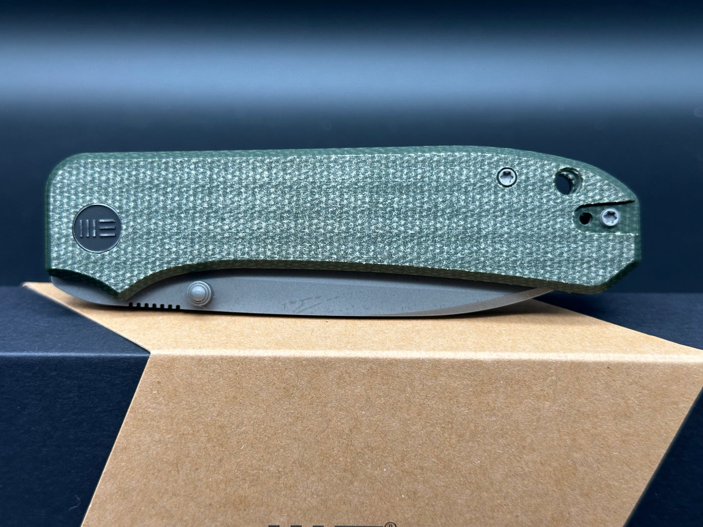 WE BIG BANTER FOLDING KNIFE GREEN CANVAS MICARTA HANDLE 20CV DROP POINT