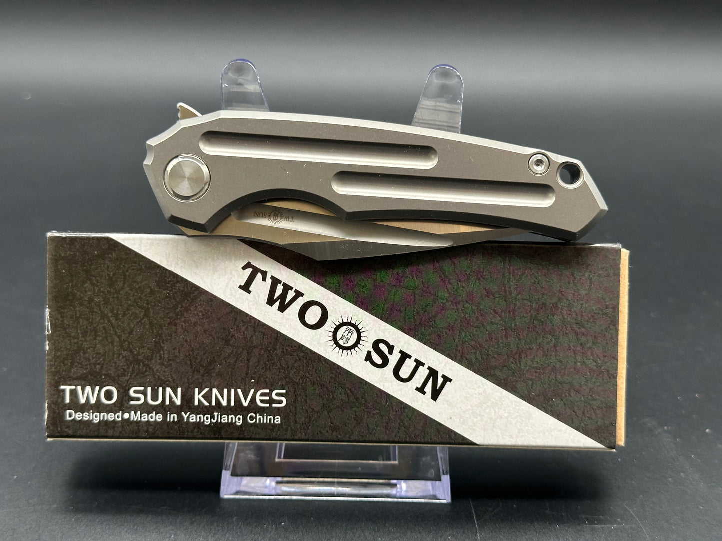 TWOSUN TS220 FOLDING KNIFE TITANIUM/CARBON FIBER HANDLE M390 PLAIN EDGE