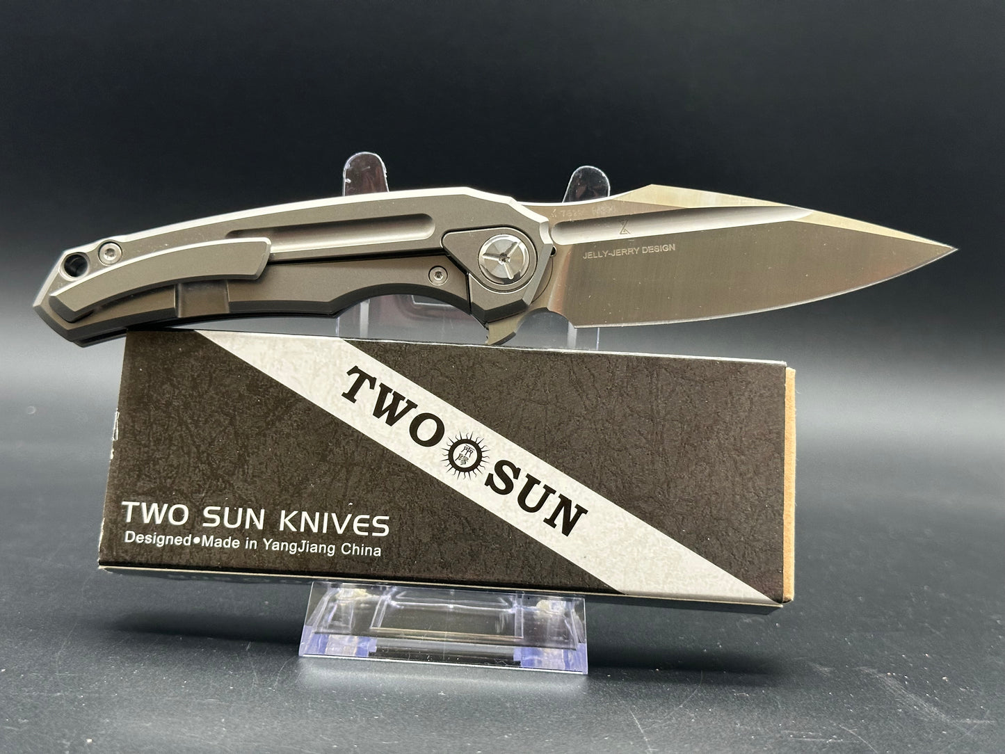 TWOSUN TS220 FOLDING KNIFE TITANIUM/CARBON FIBER HANDLE M390 PLAIN EDGE