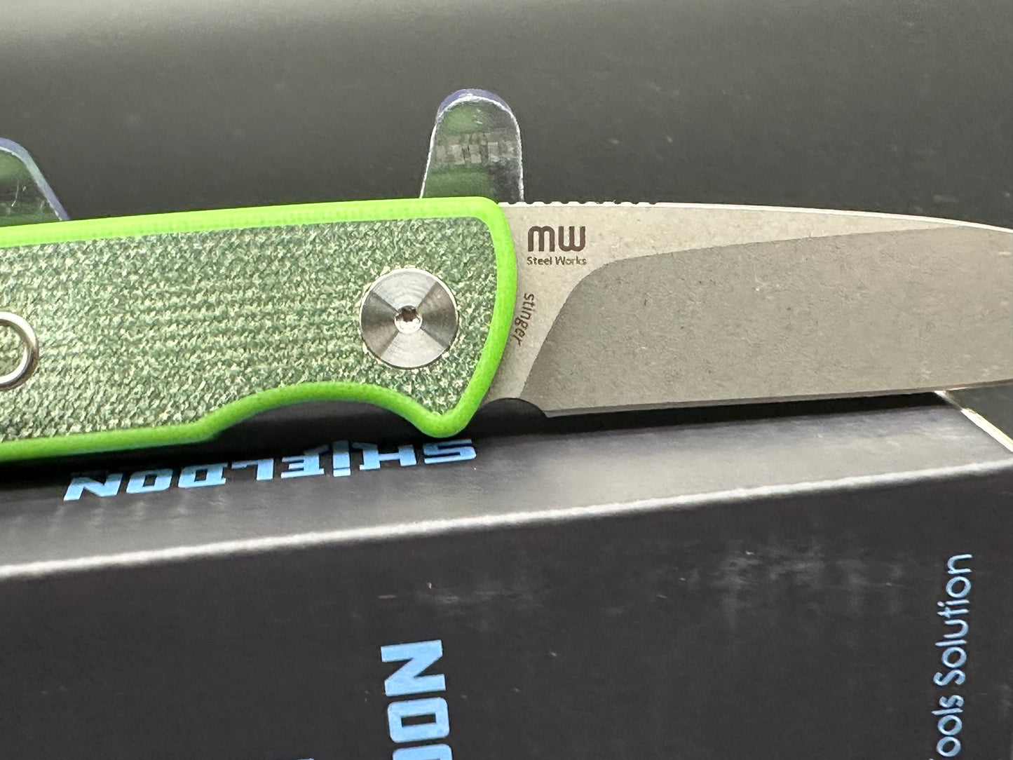 SHIELDON STINGER BLACK GREEN MICARTA/G10 HANDLE 14C28N PLAIN EDGE