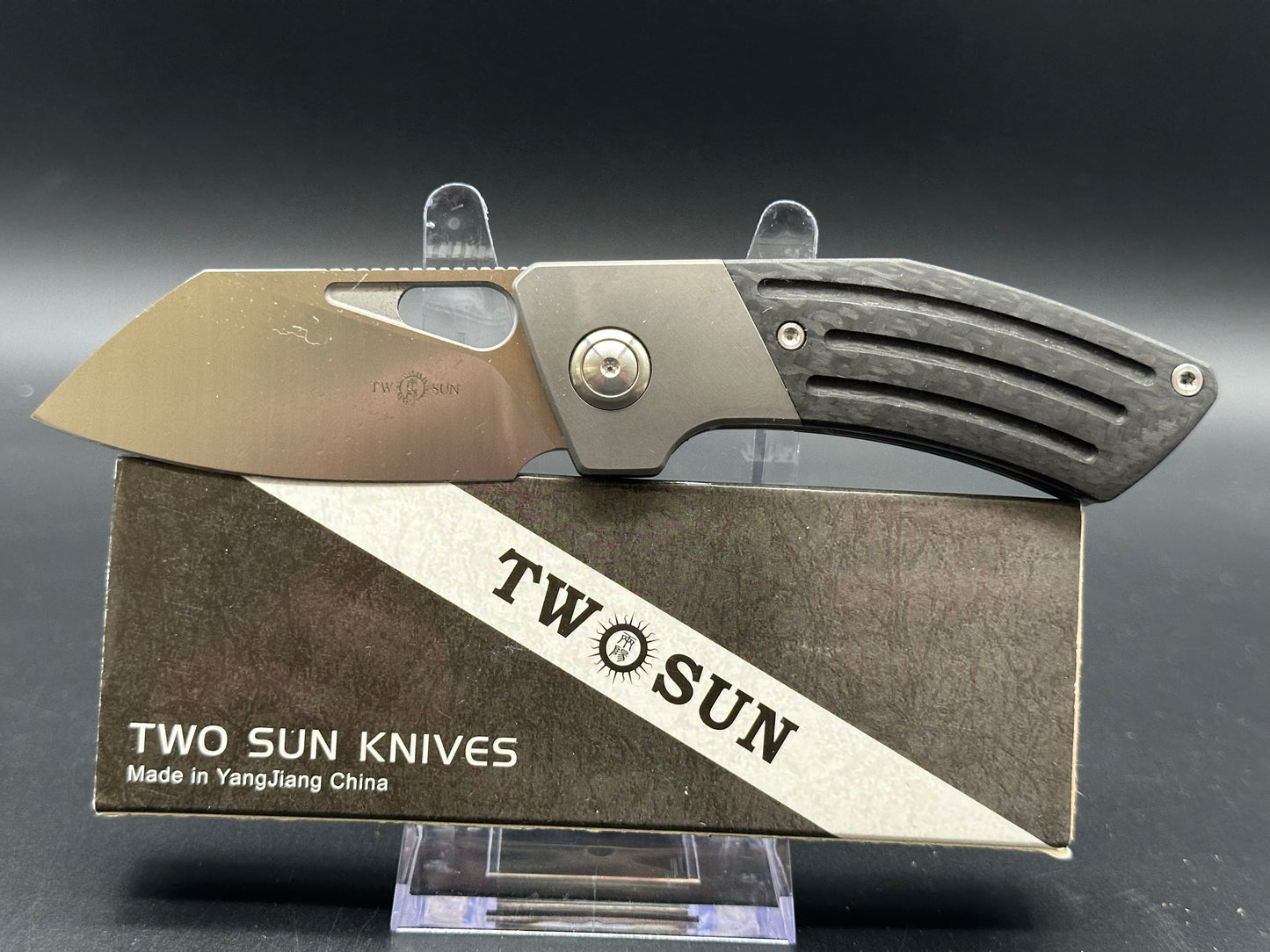 TWOSUN TS154-D2-CF FOLDING KNIFE BLACK/GRAY TITANIUM HANDLE D2 CLIP POINT PLAIN EDGE