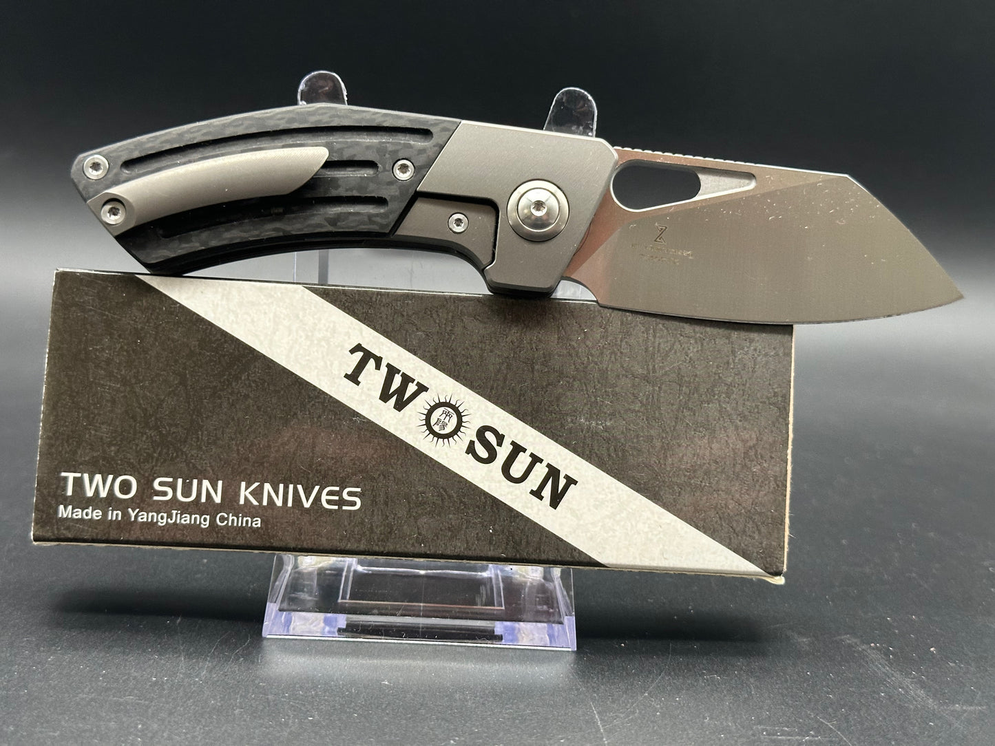 TWOSUN TS154-D2-CF FOLDING KNIFE BLACK/GRAY TITANIUM HANDLE D2 CLIP POINT PLAIN EDGE