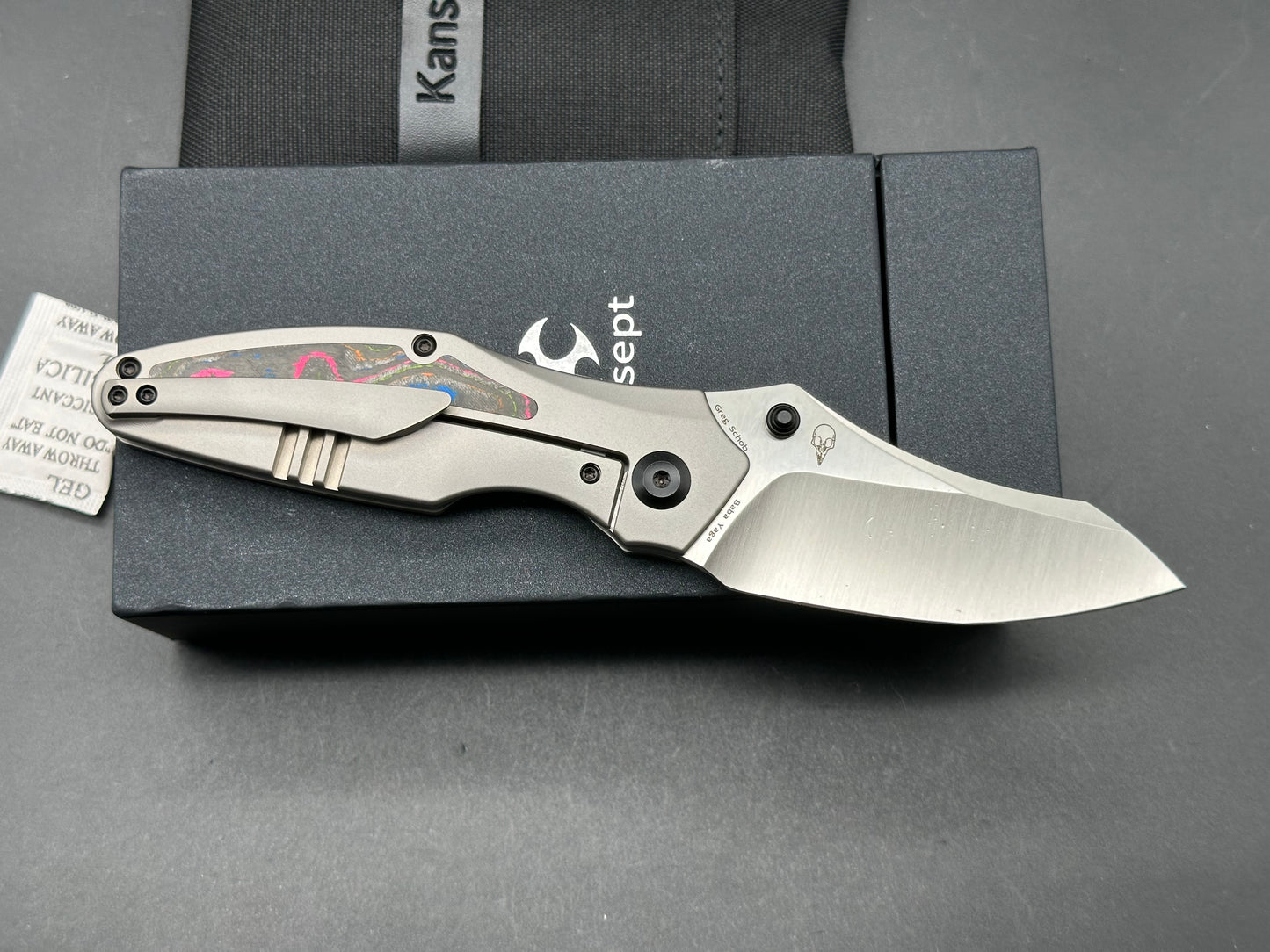 KANSEPT BABA YAGA TITANIUM/80S CAMO CARBON HANDLE 20CV PLAIN EDGE