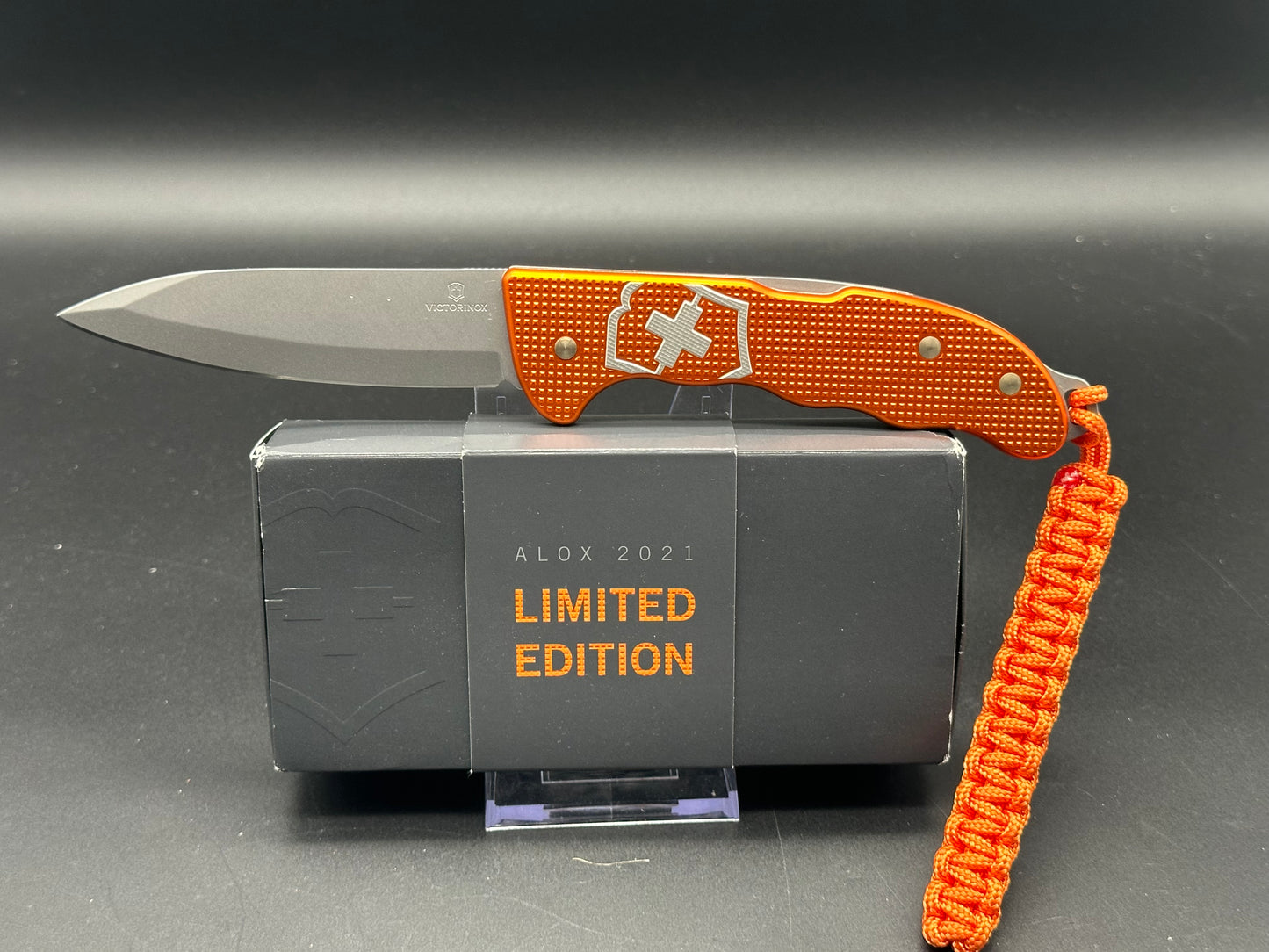 Victorinox Hunter Pro Alox Lockback Knife L. Tiger Orange Aluminum (3.8" Satin)