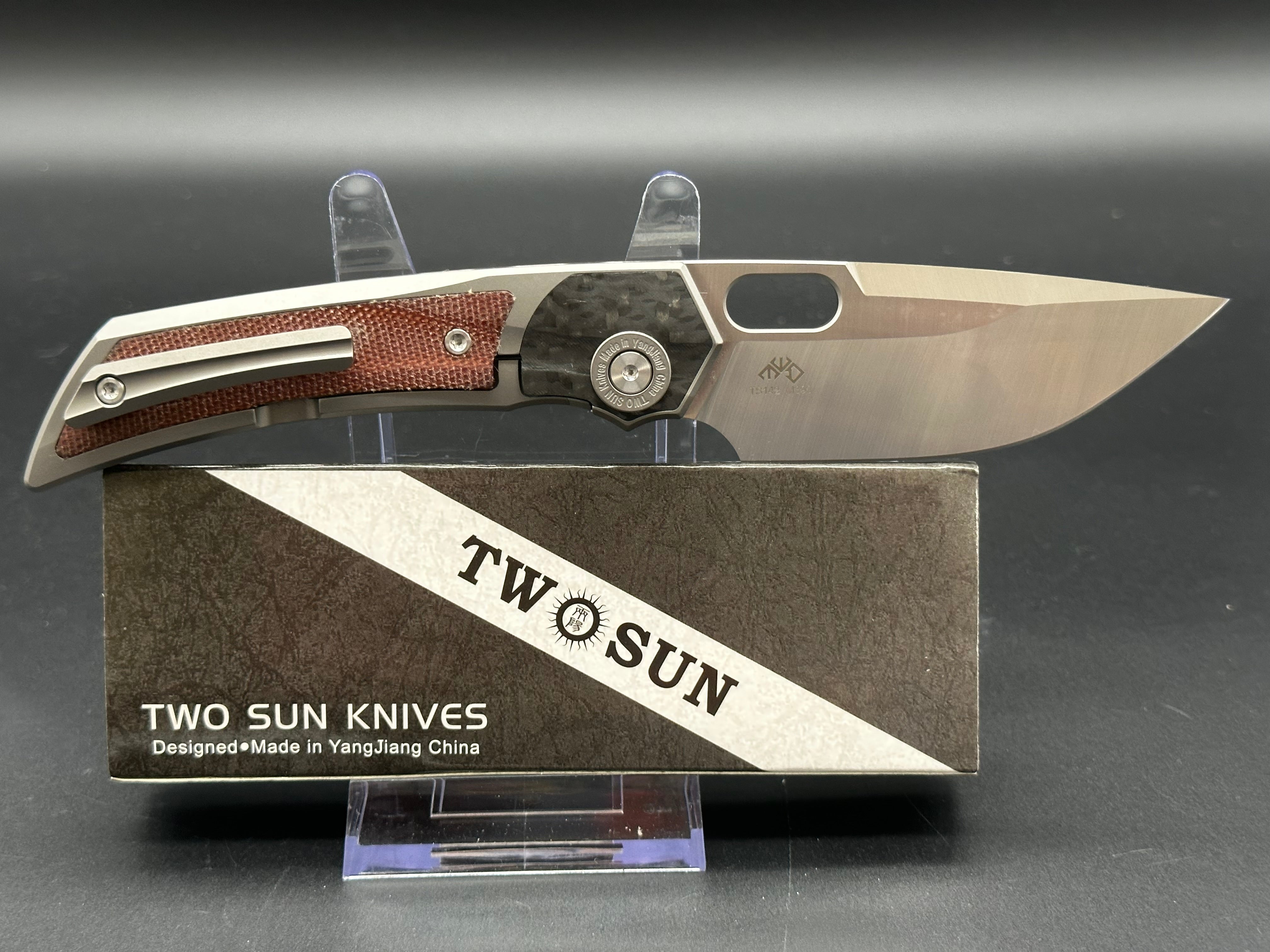 TwoSun TS142 Carbon Fiber/Micarta integral handle w/M390 blade $190