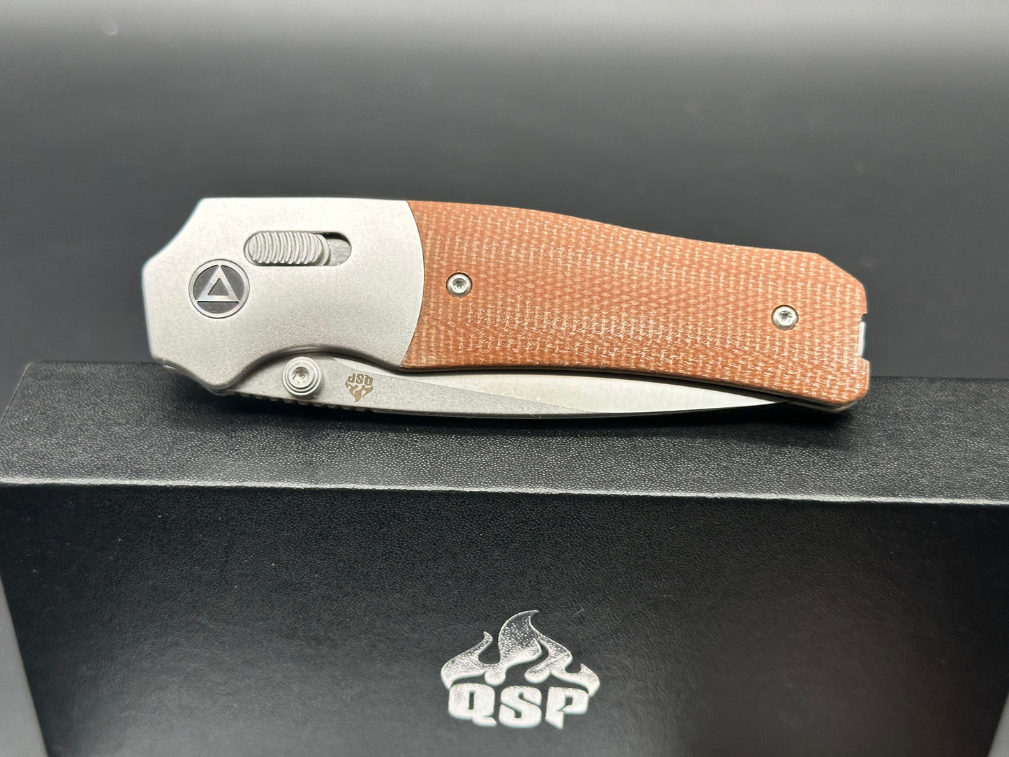 QSP VAULT GLYDELOCK FOLDING KNIFE TAN MICARTA HANDLE 14C28N PLAIN EDGE SATIN FINISH