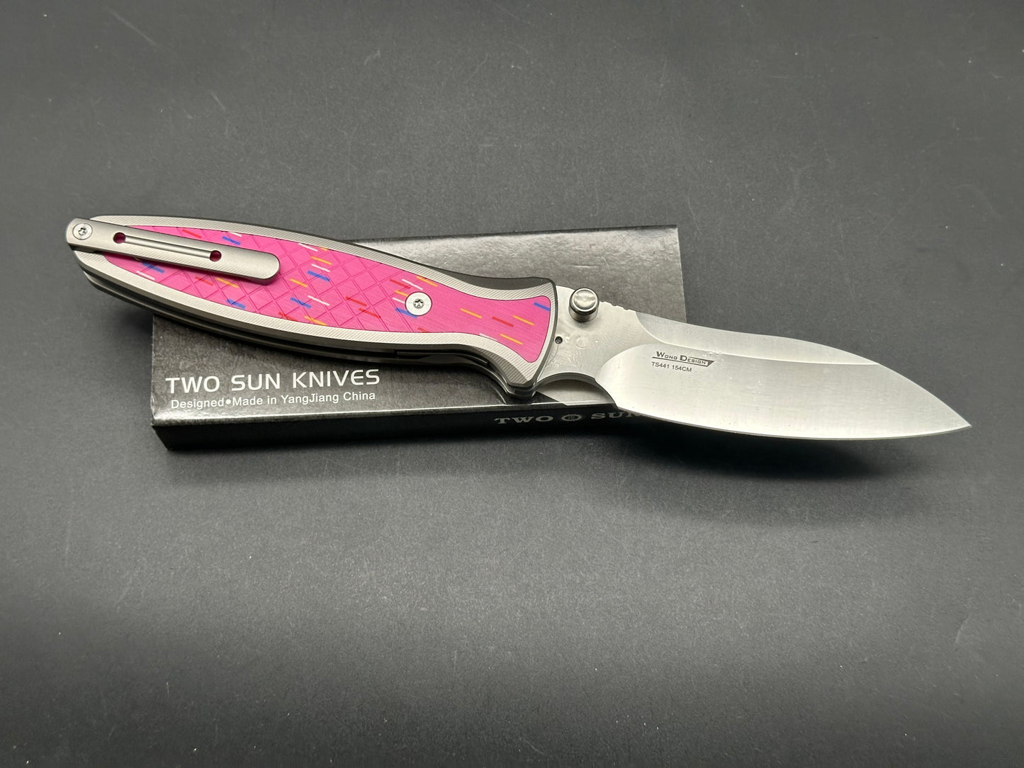 TWOSUN TS441 FOLDING KNIFE PINK/COLOR TITANIUM/G10 HANDLE 154CM PLAIN EDGE