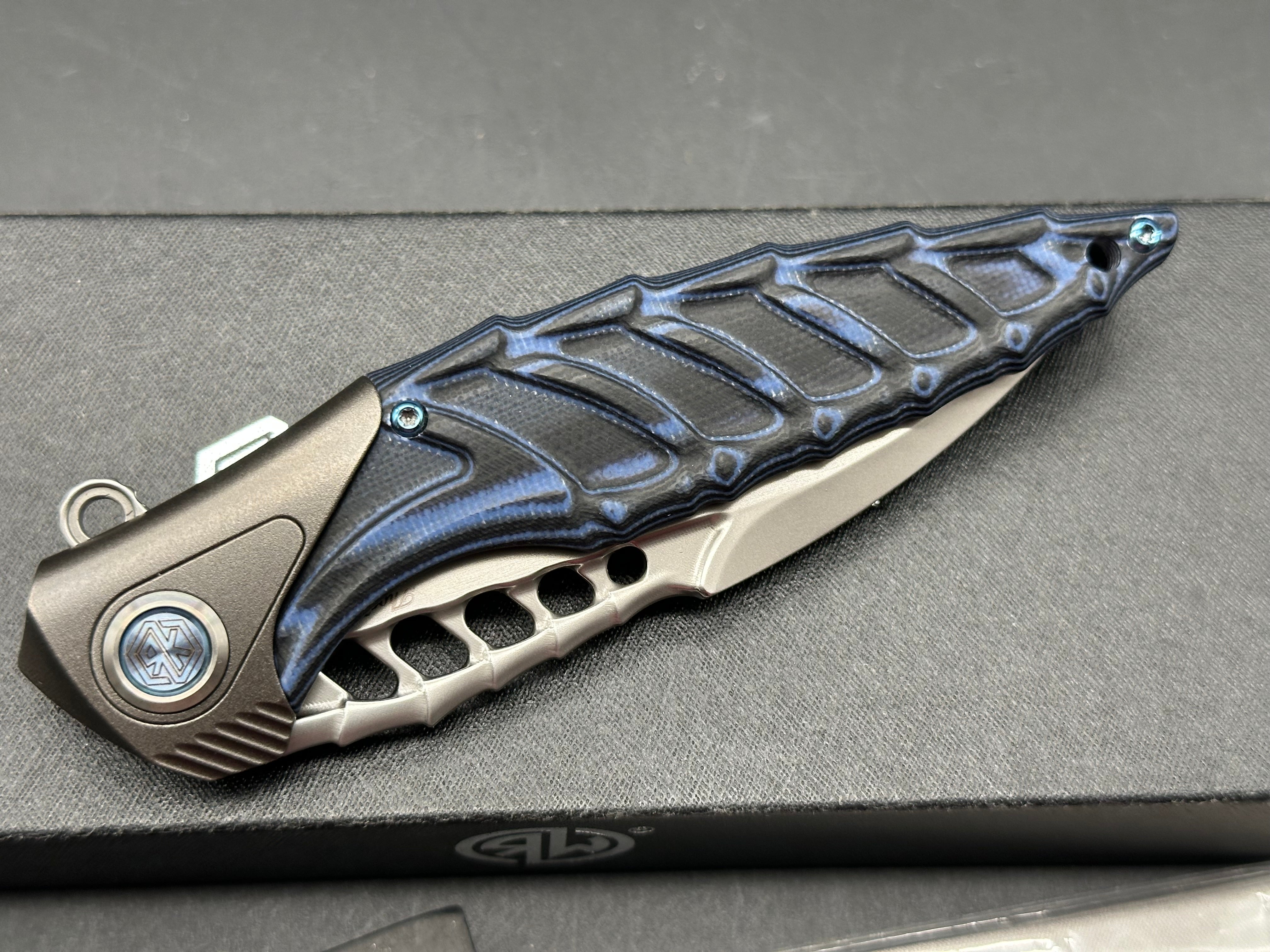 Rike Thor 7 154CM / Ti / Blue & Black G10 