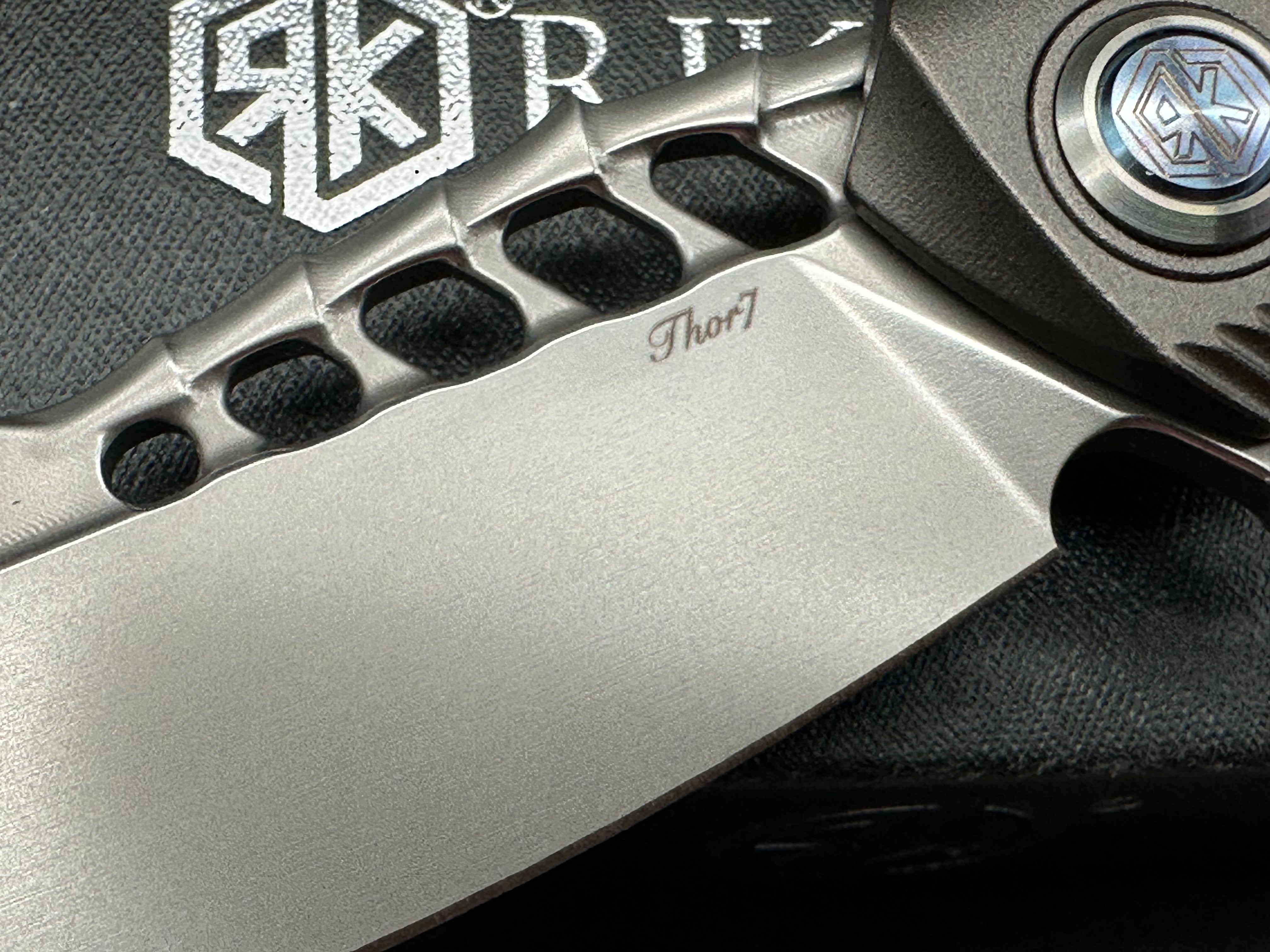 Rike Thor 7 154CM / Ti / Blue & Black G10 