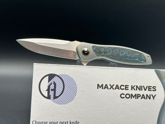 MAXACE PERSEUS FOLDING KNIFE GREY TITANIUM HANDLE BLUE CARBON FIBER INLAY MAGNACUT STEEL BLADE