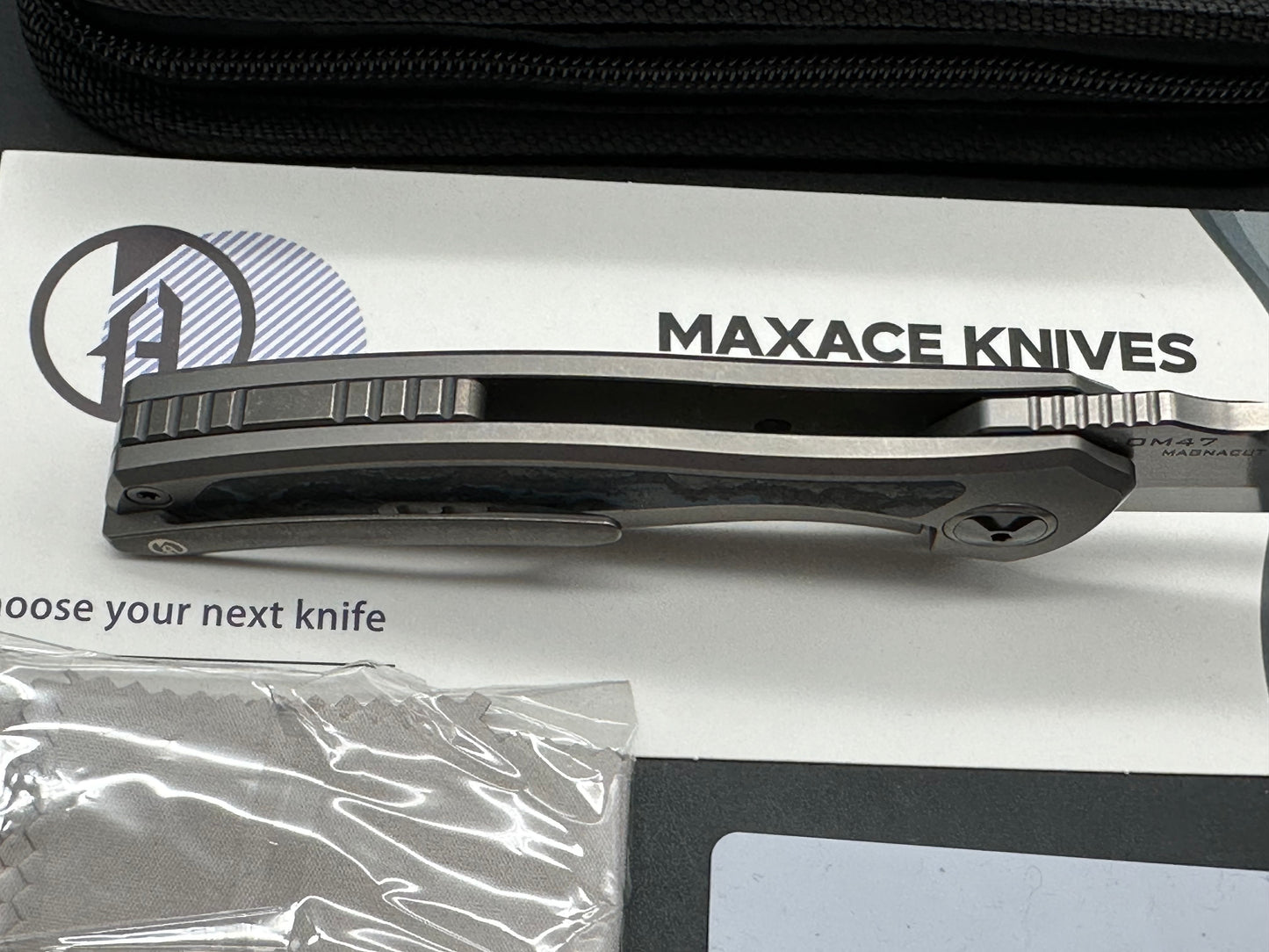 MAXACE PERSEUS FOLDING KNIFE GREY TITANIUM HANDLE BLUE CARBON FIBER INLAY MAGNACUT STEEL BLADE