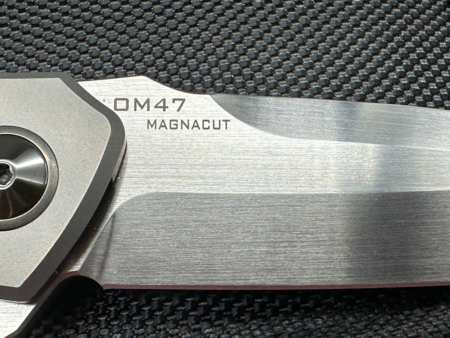 MAXACE PERSEUS FOLDING KNIFE GREY TITANIUM HANDLE BLUE CARBON FIBER INLAY MAGNACUT STEEL BLADE