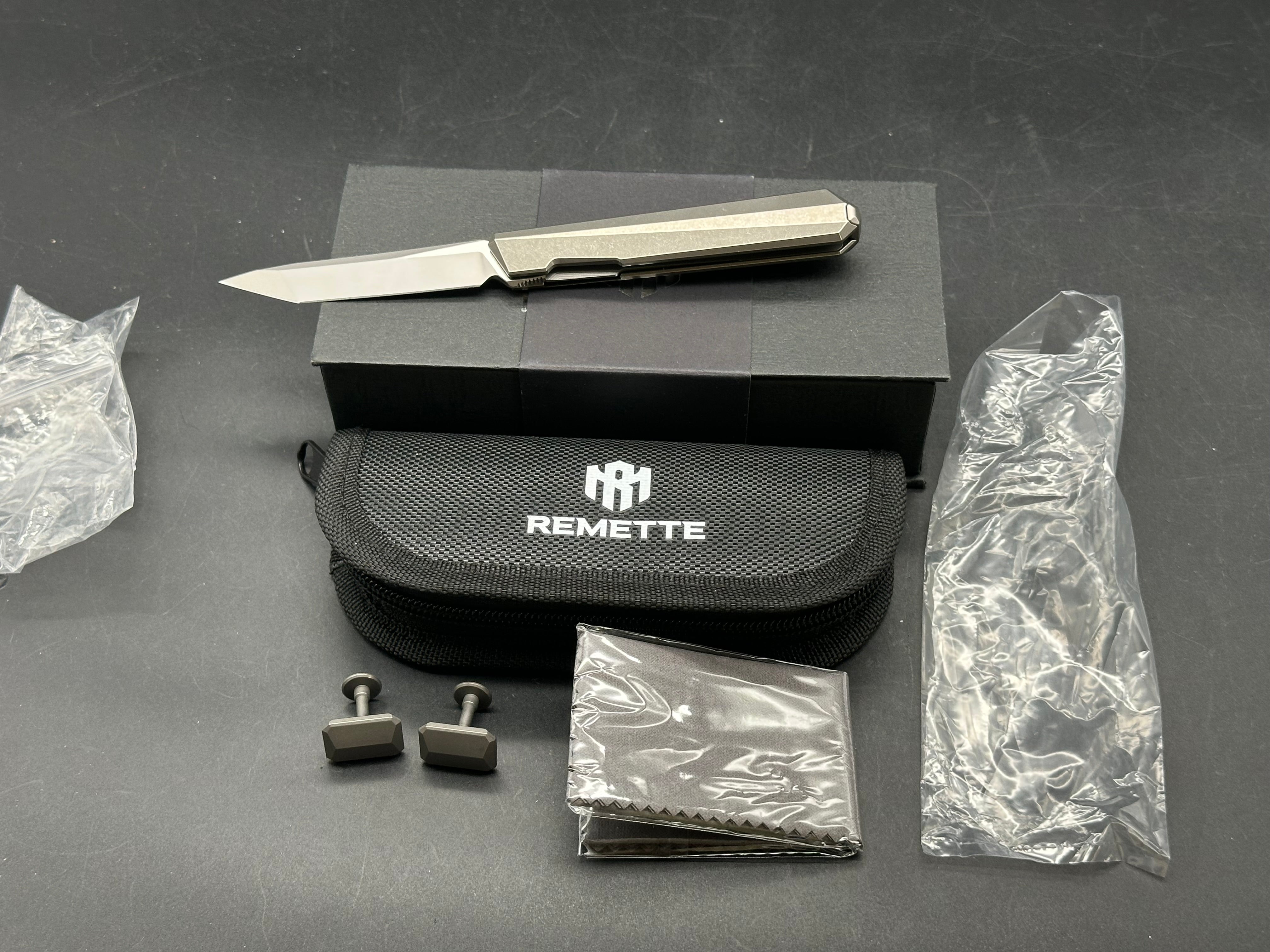 REMETTE ELIGO LINER LOCK FOLDING KNIFE GRAY TITANIUM HANDLE M390 TANTO PLAIN EDGE SATIN