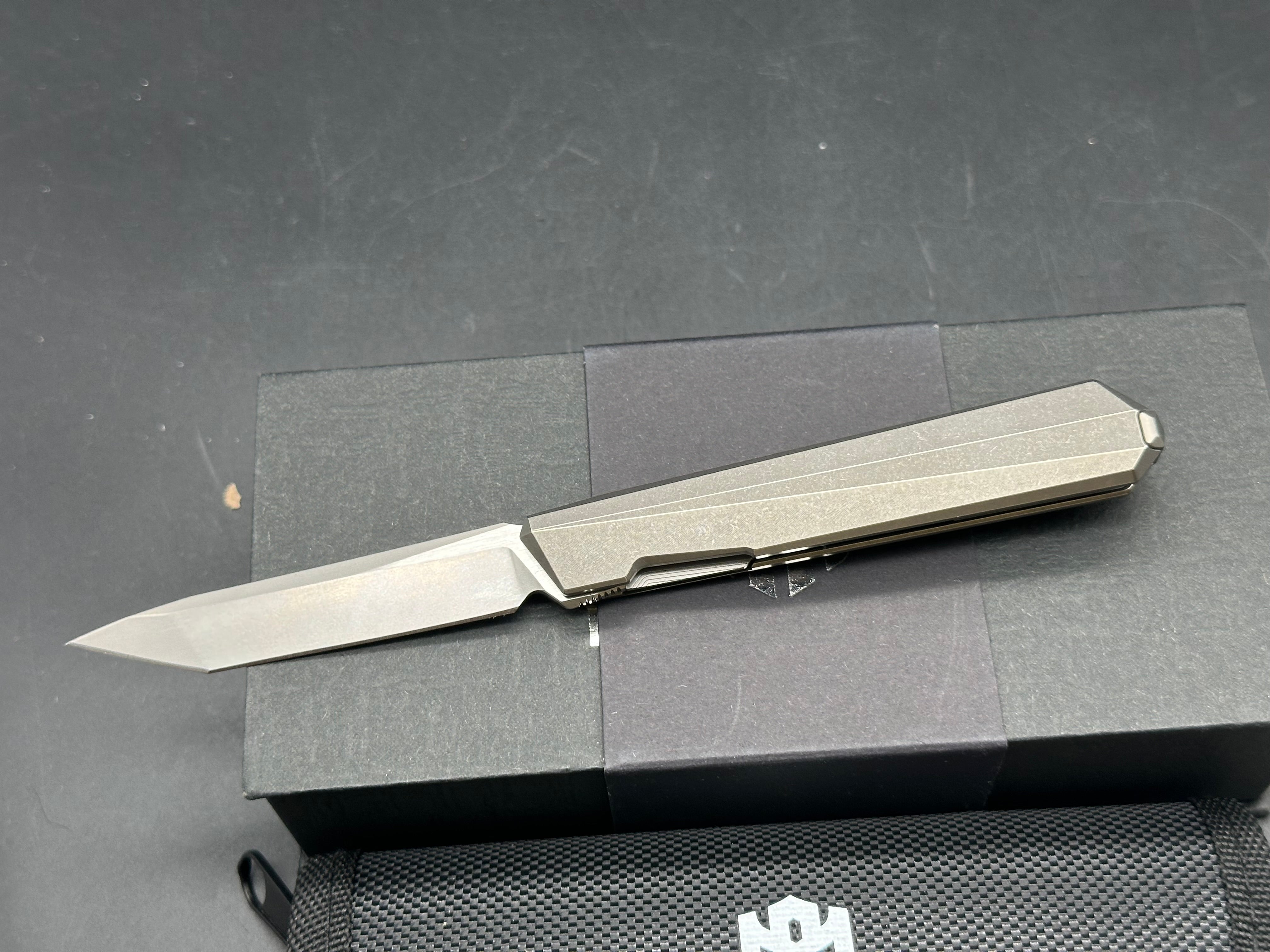 REMETTE ELIGO LINER LOCK FOLDING KNIFE GRAY TITANIUM HANDLE M390 TANTO PLAIN EDGE SATIN