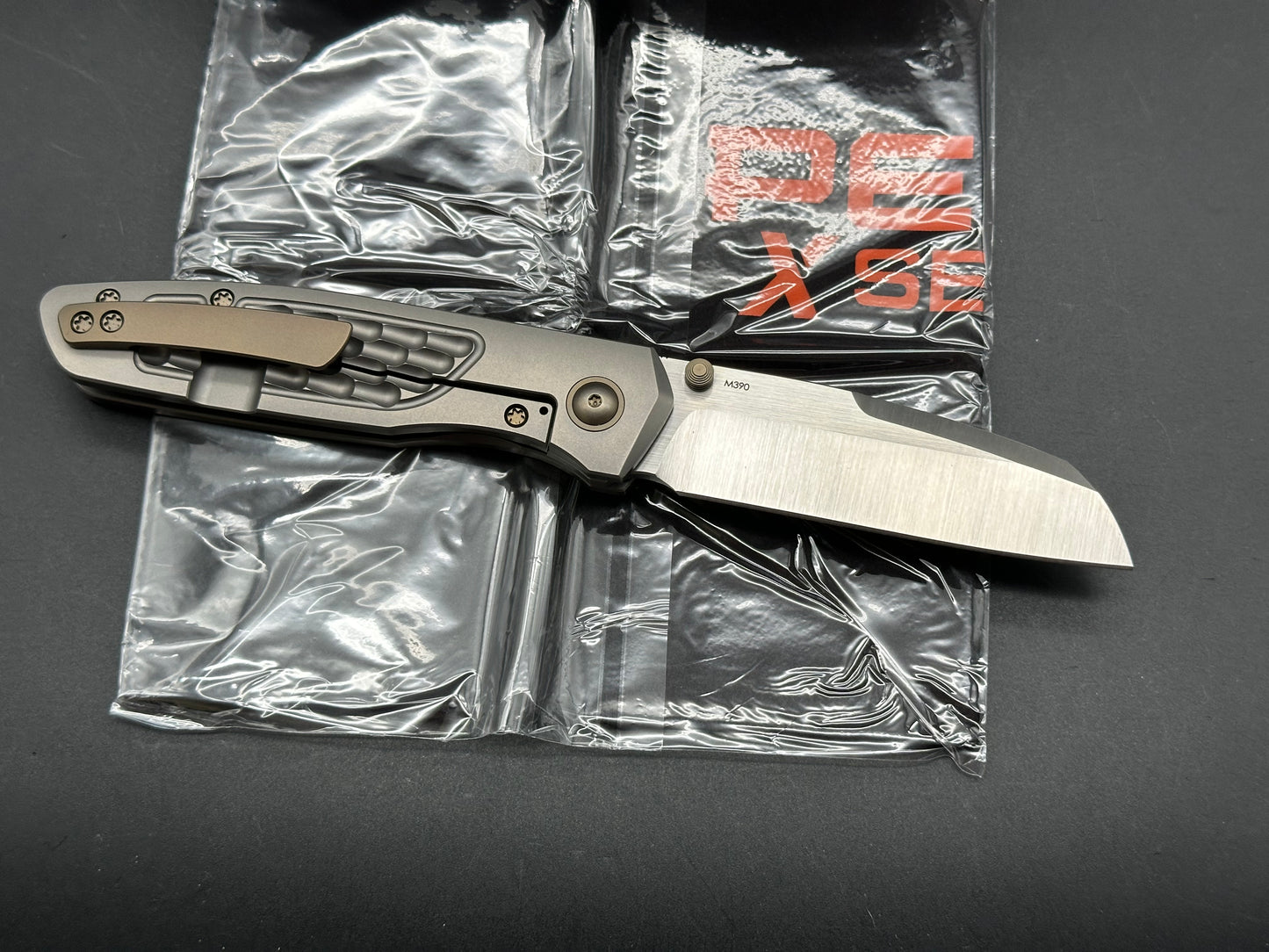 Pena X-Series Bravo 1, Belt Satin M390 Blade, Jigged Titanium Handles