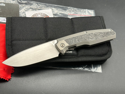 CKF Fif20Ti CF #139, Hand Rubbed Satin M390 Blade, Milled Titanium Handles