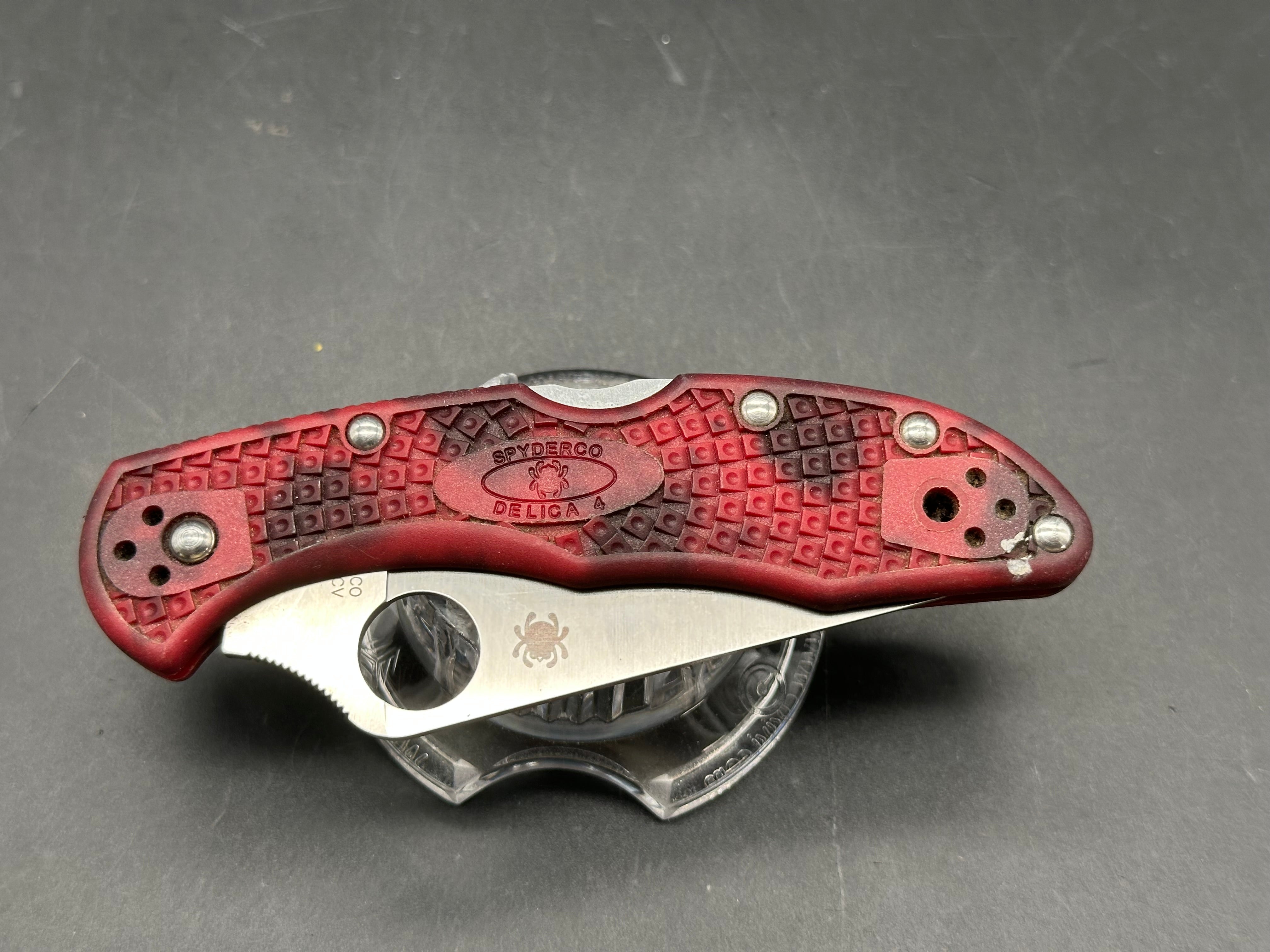 Spyderco Delica 4 - Red & Black Zome - 20CV Blade