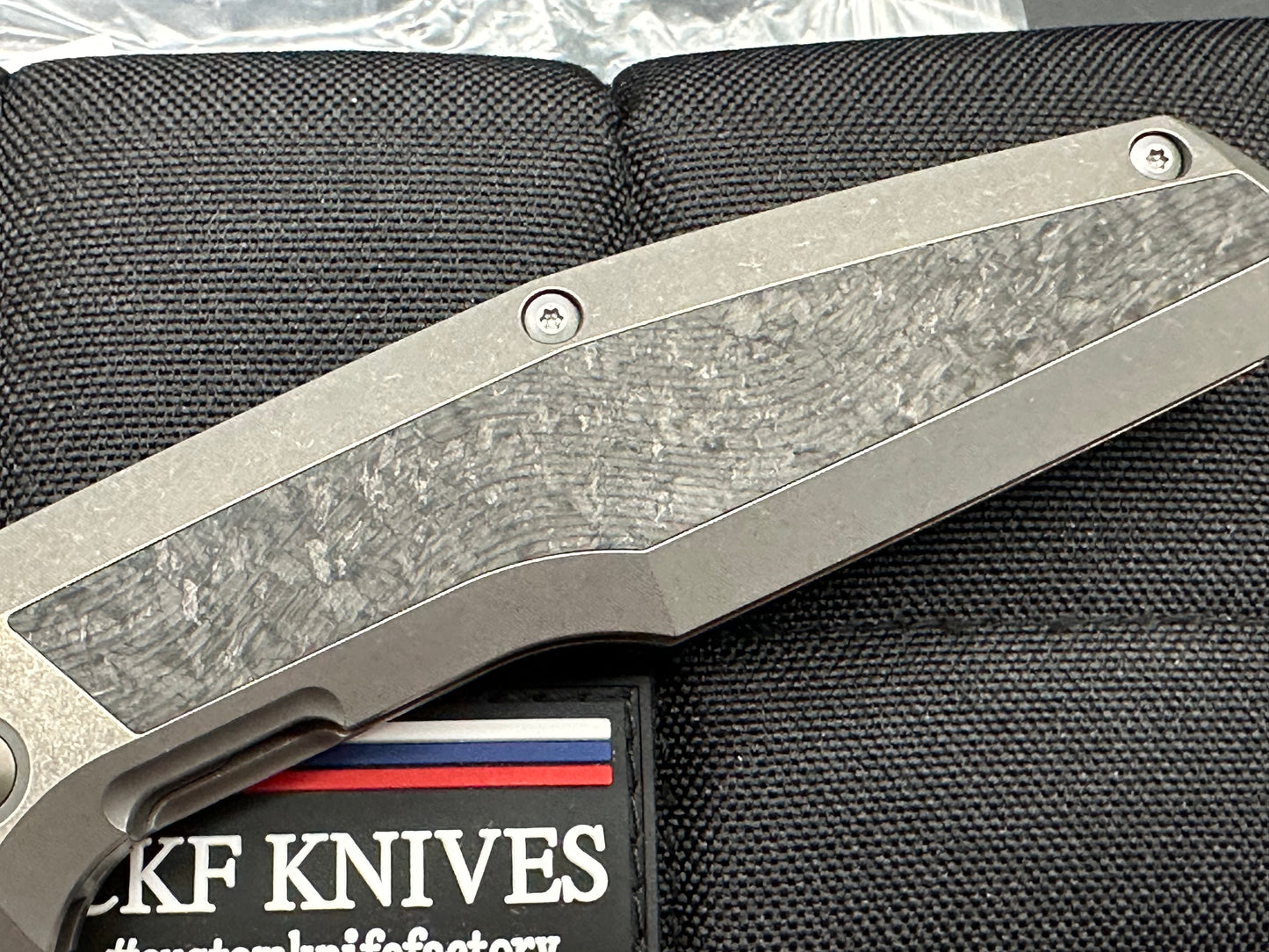 CKF Fif20Ti CF #139, Hand Rubbed Satin M390 Blade, Milled Titanium Handles