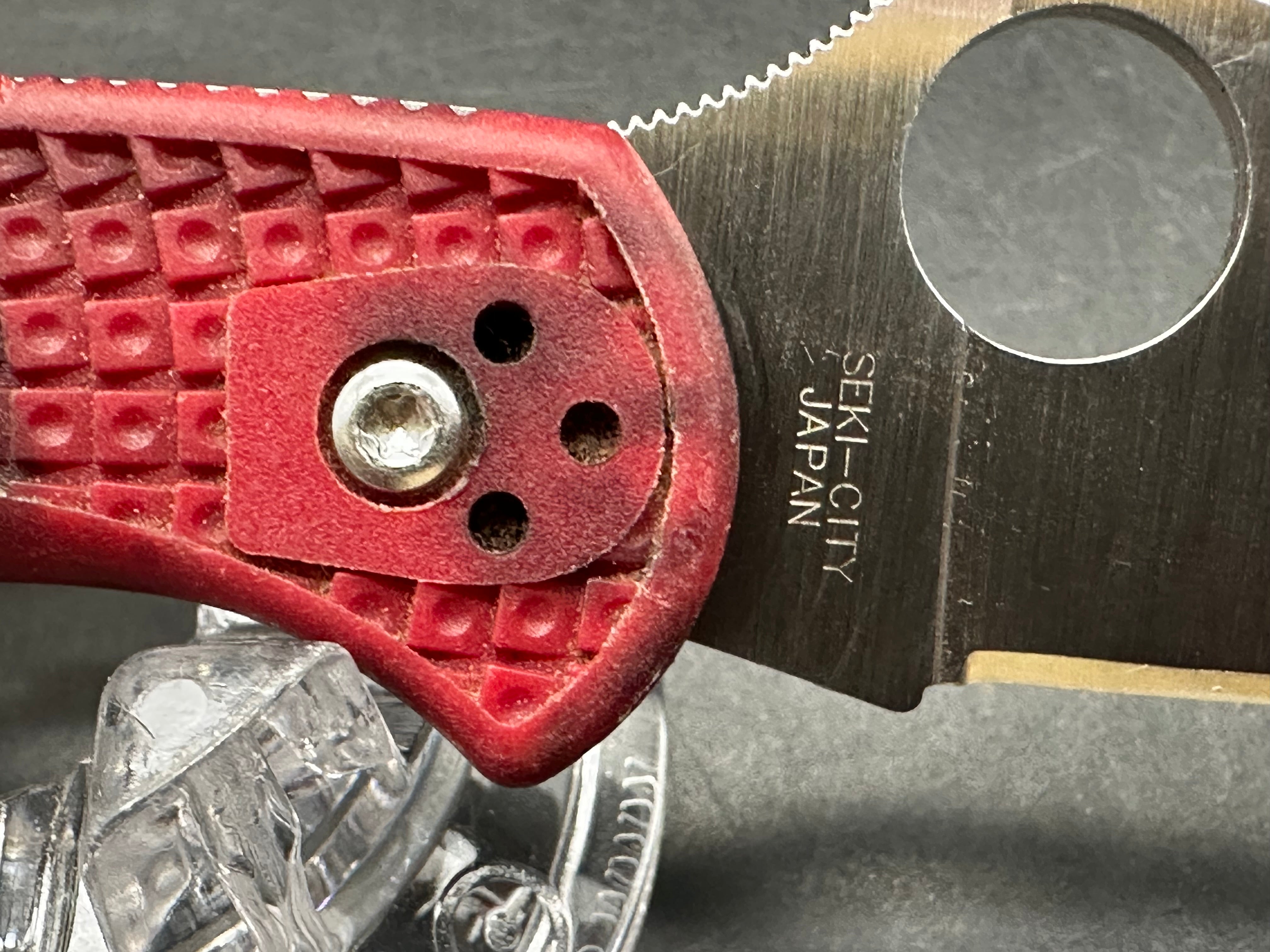 Spyderco Delica 4 - Red & Black Zome - 20CV Blade