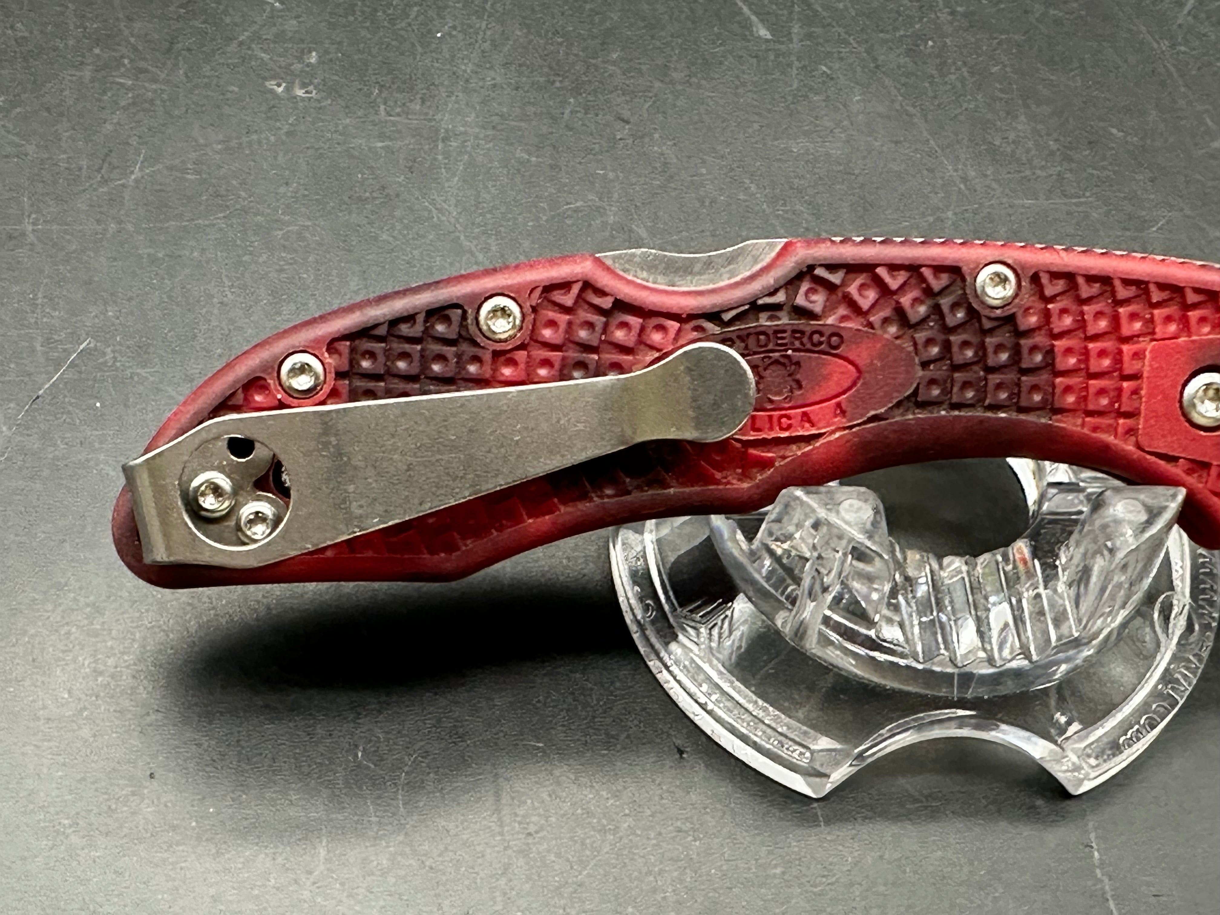 Spyderco Delica 4 - Red & Black Zome - 20CV Blade