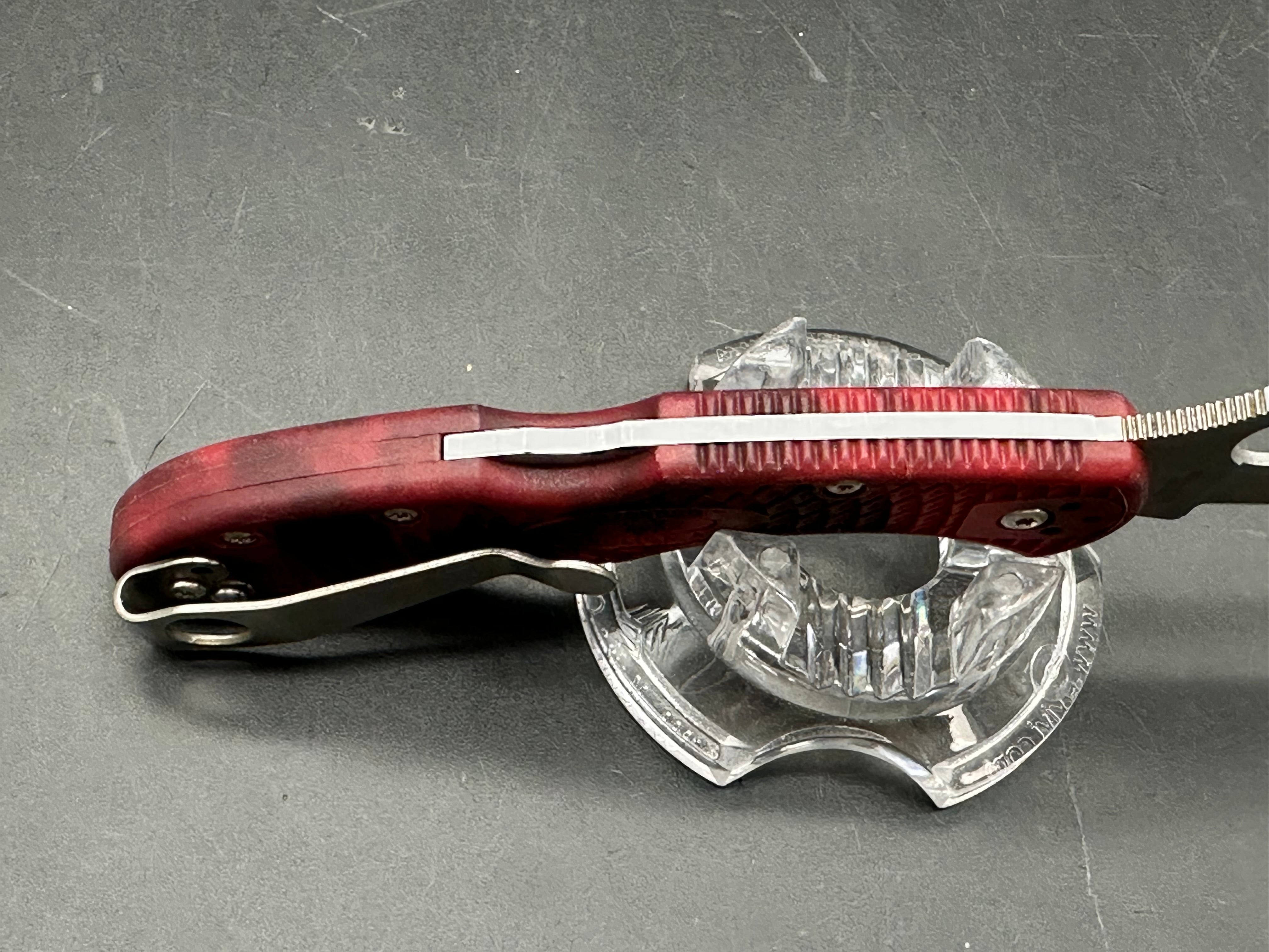 Spyderco Delica 4 - Red & Black Zome - 20CV Blade