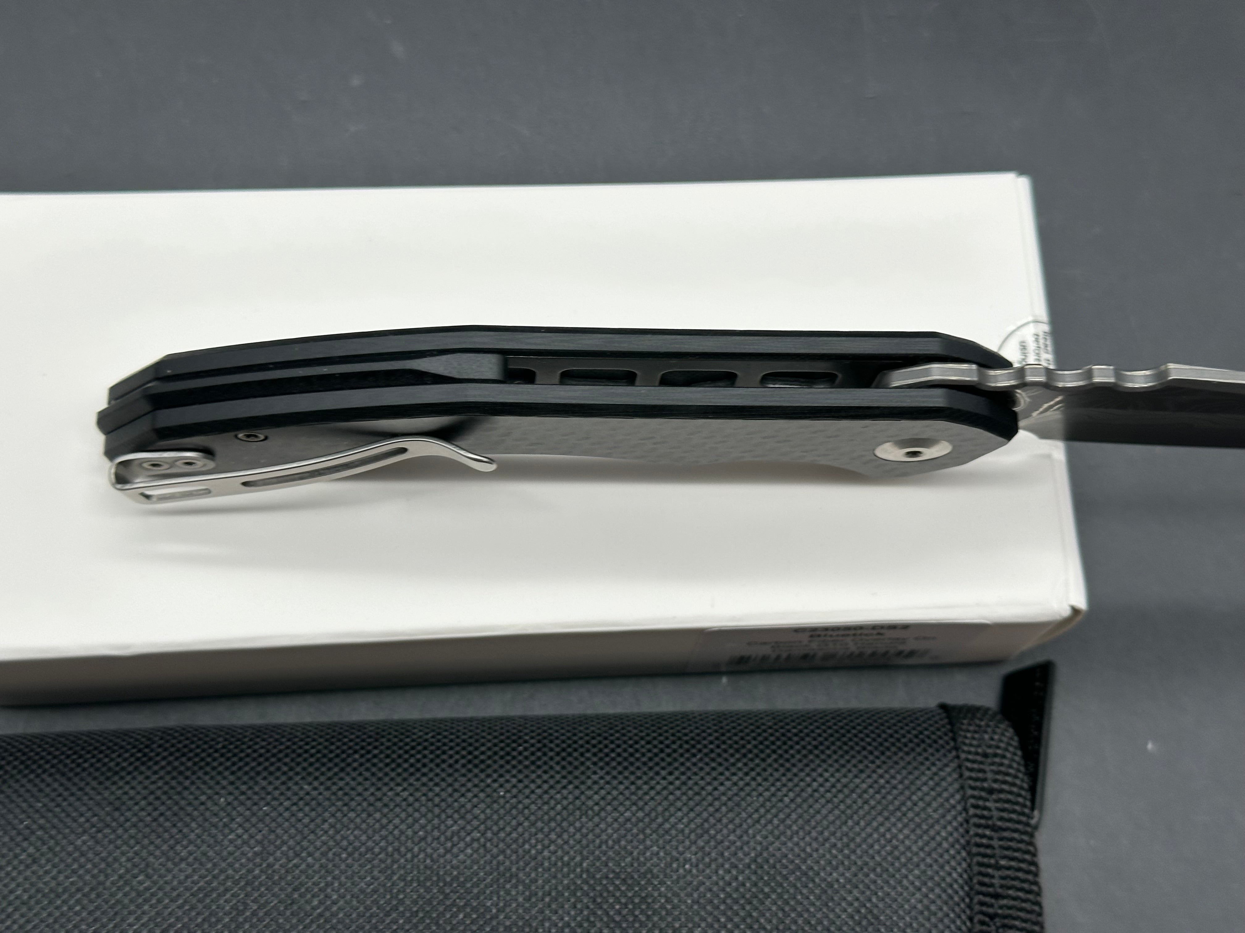 CIVIVI BLUETICK FOLDING KNIFE CARBON FIBER/BLACK G10 HANDLE DAMASCUS PLAIN EDGE