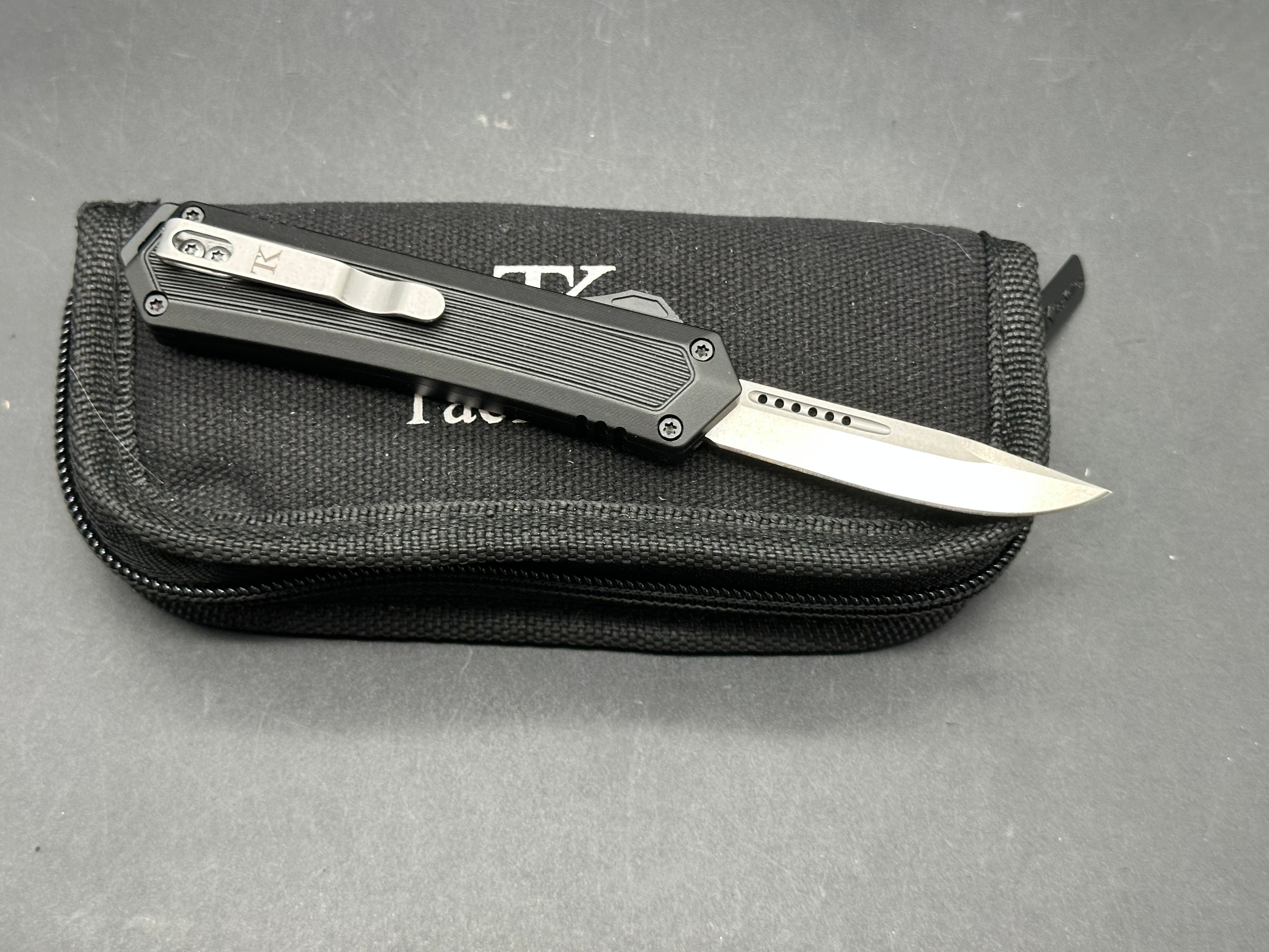 TacKnives Mini OTF Benji blue CF inlay D2 blade