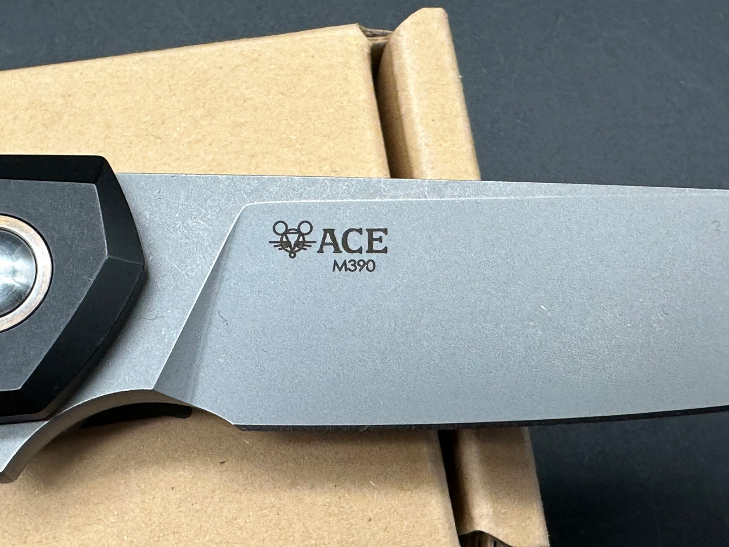 GiantMouse Ace Sonoma Ti Black PVD, Stonewashed M390 Blade