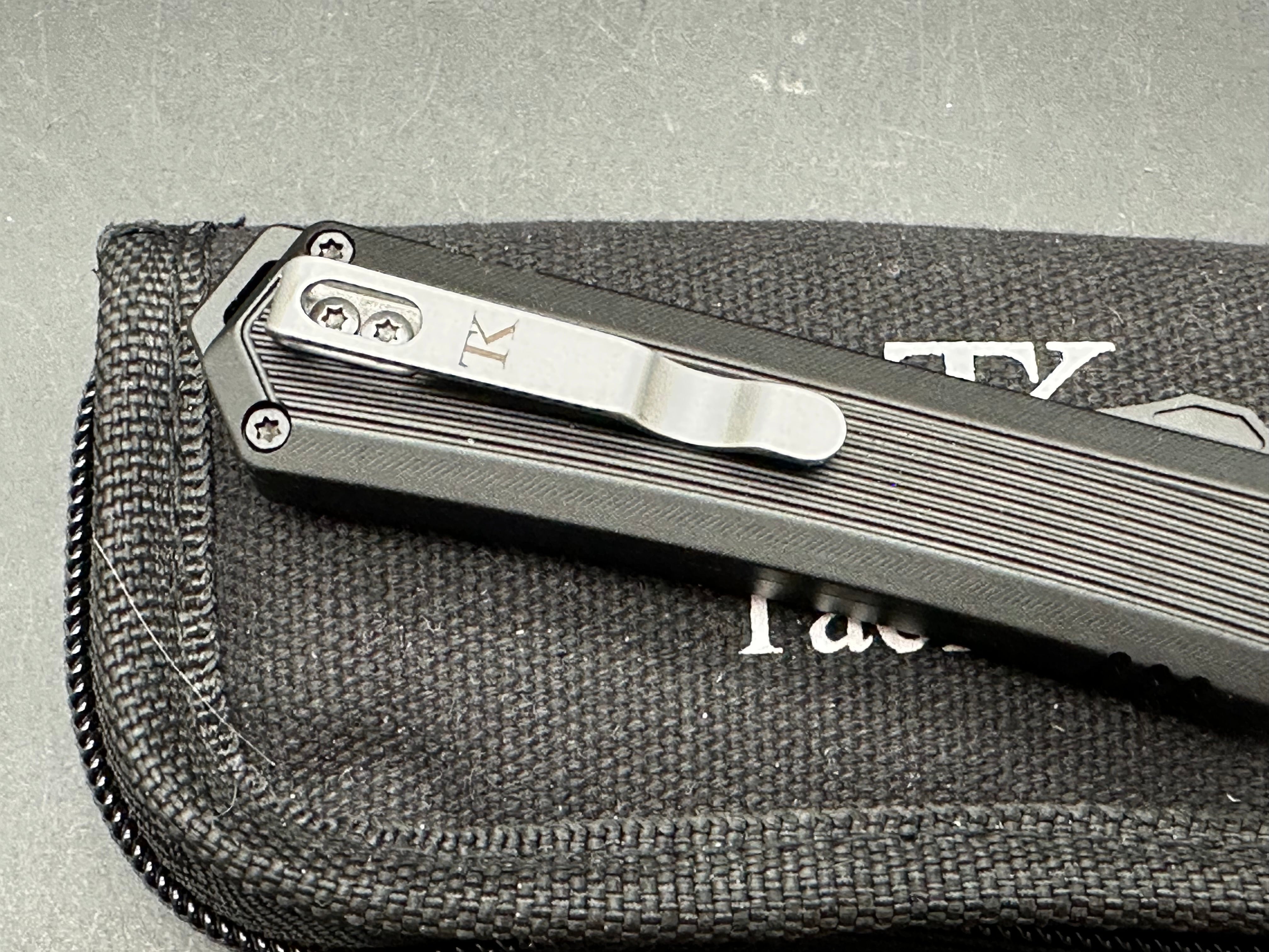 TacKnives Mini OTF Benji blue CF inlay D2 blade
