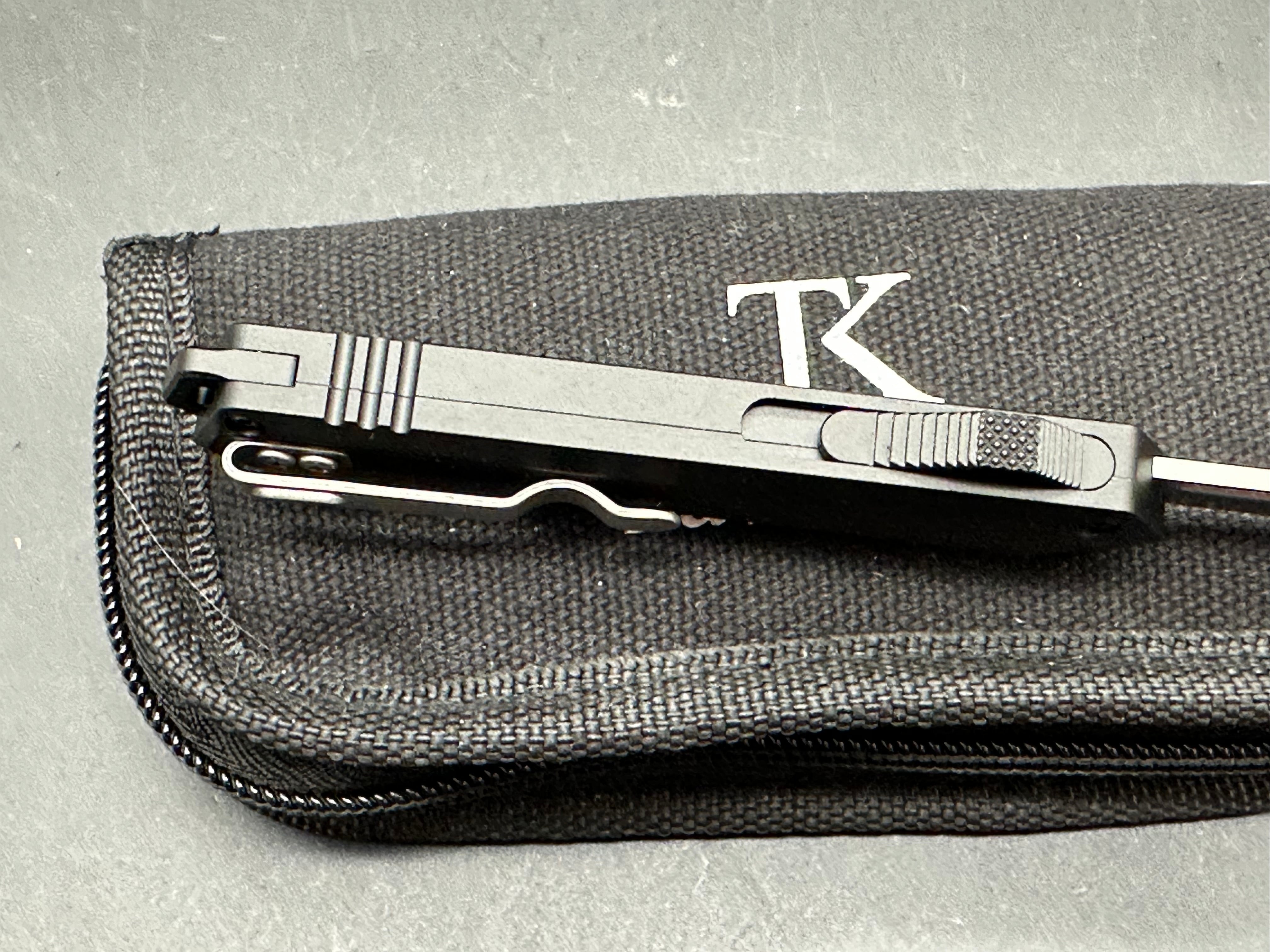 TacKnives Mini OTF Benji blue CF inlay D2 blade