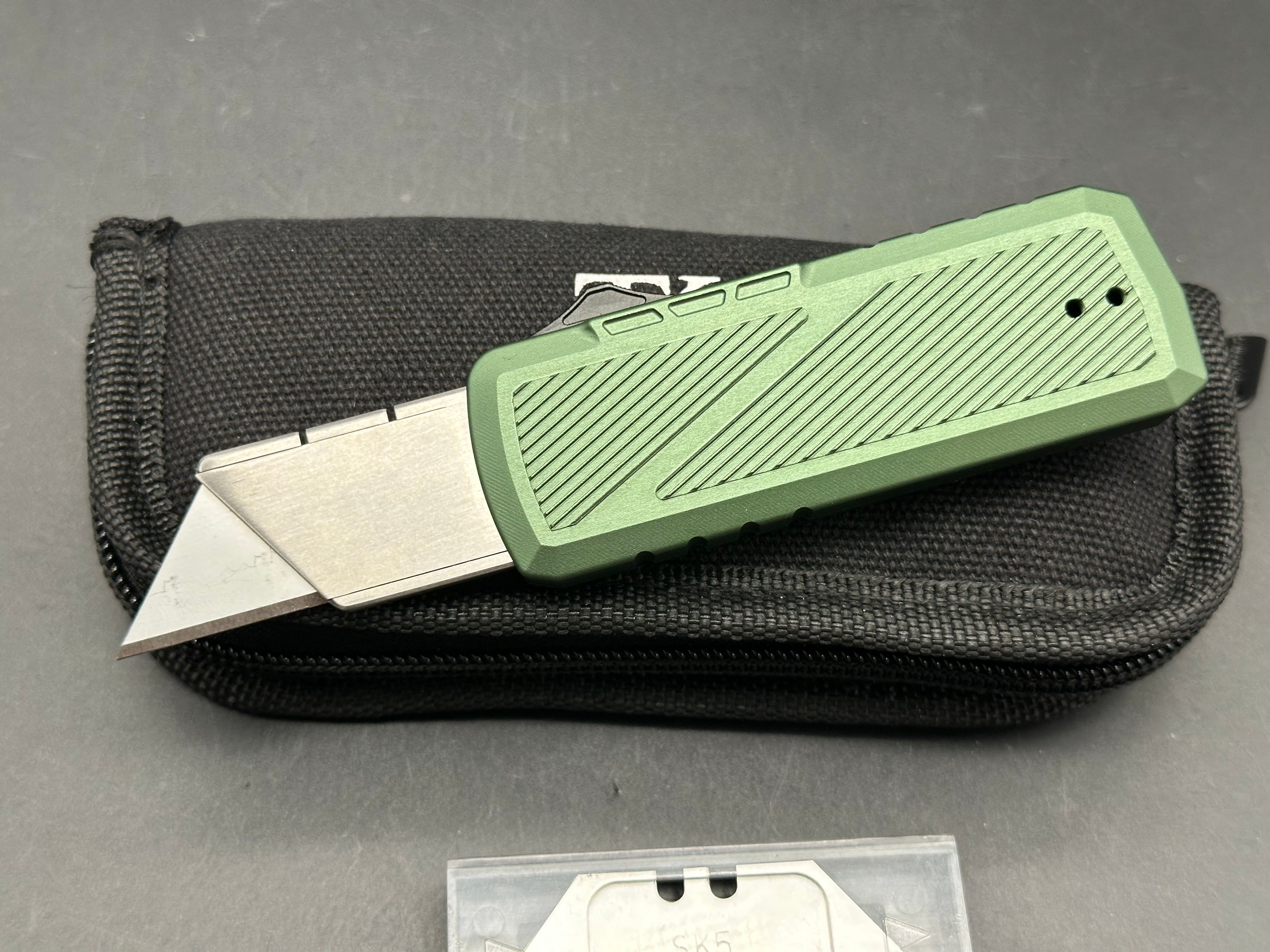 TacKnives – Zipper Green aluminum OTF utility knife