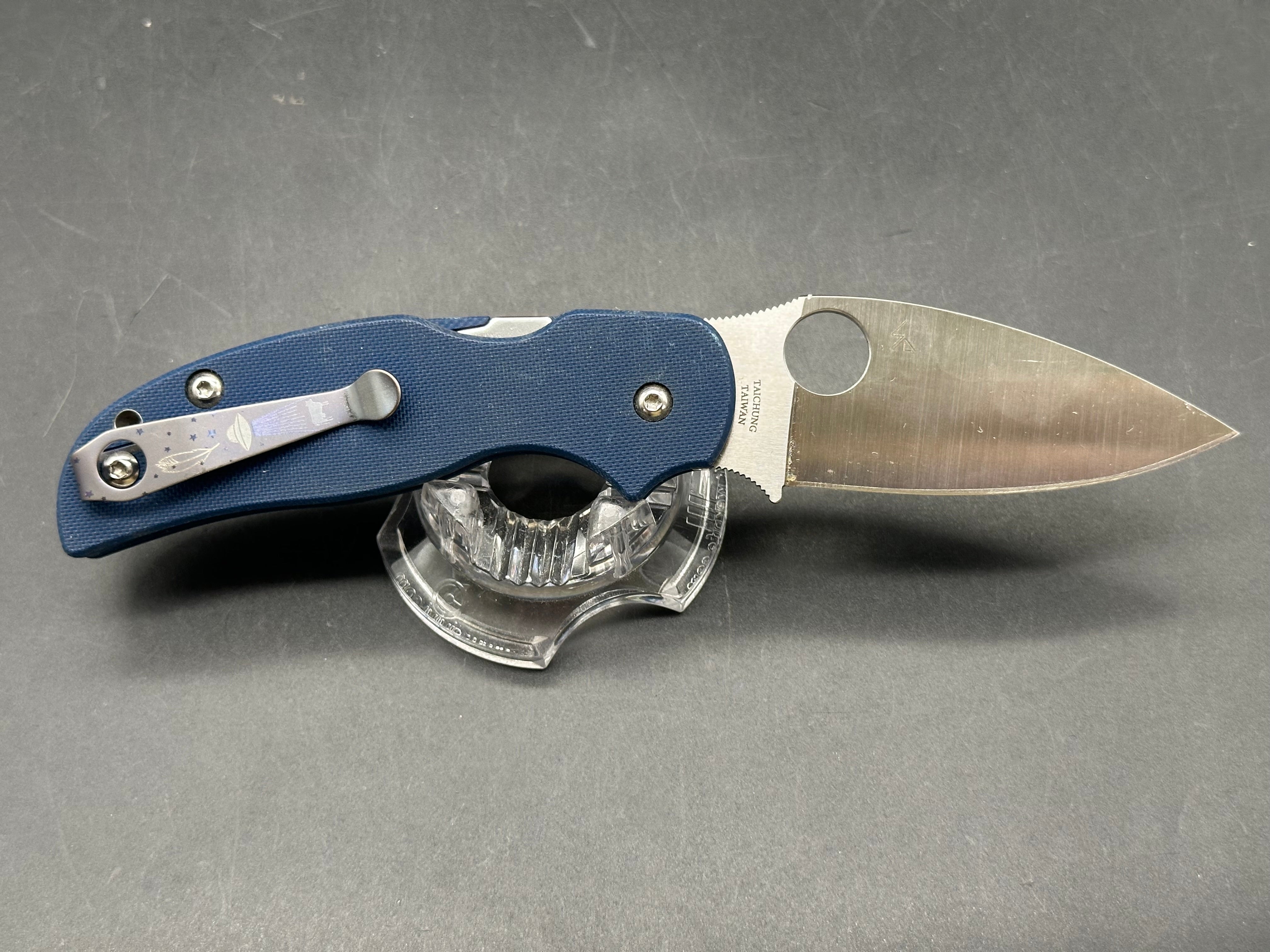 Spyderco Sage 5 Spy27 Blue G10 scales