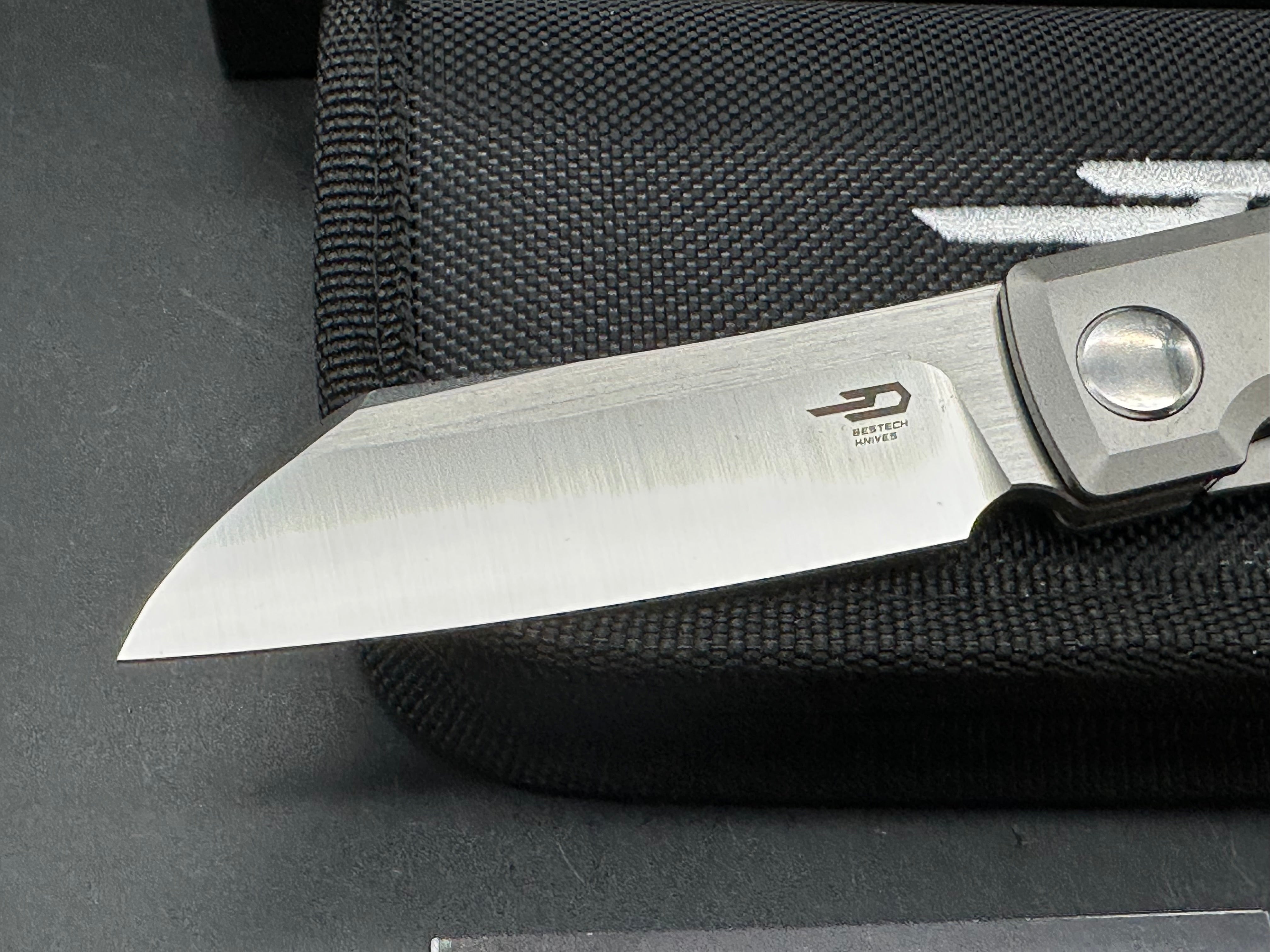 BESTECH BRUV FOLDING KNIFE BEAD BLAST TITANIUM HANDLE M390 PLAIN EDGE