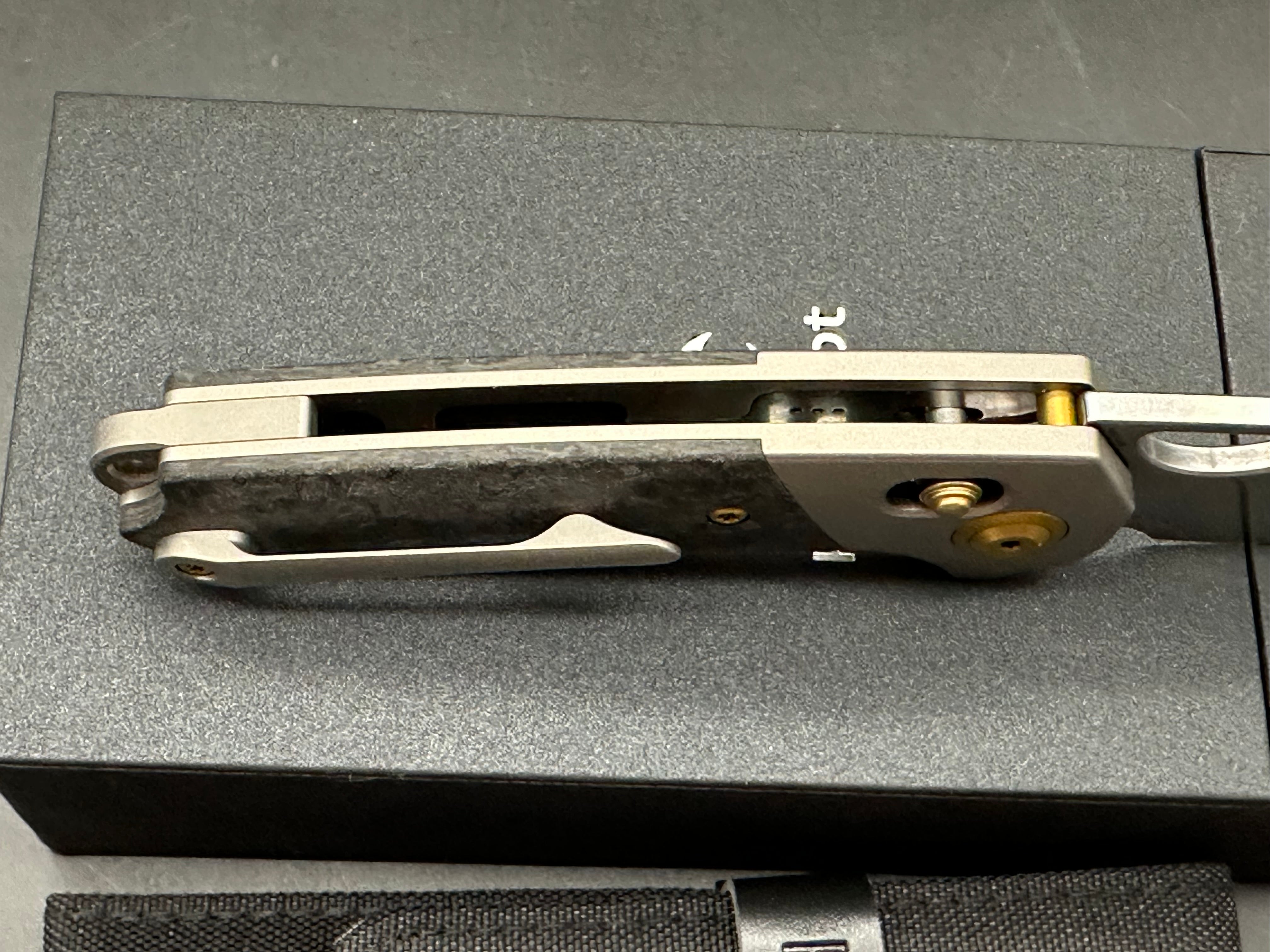 KANSEPT NAHAUL FOLDING KNIFE TITANIUM/CARBON FIBER HANDLE MAGNACUT
