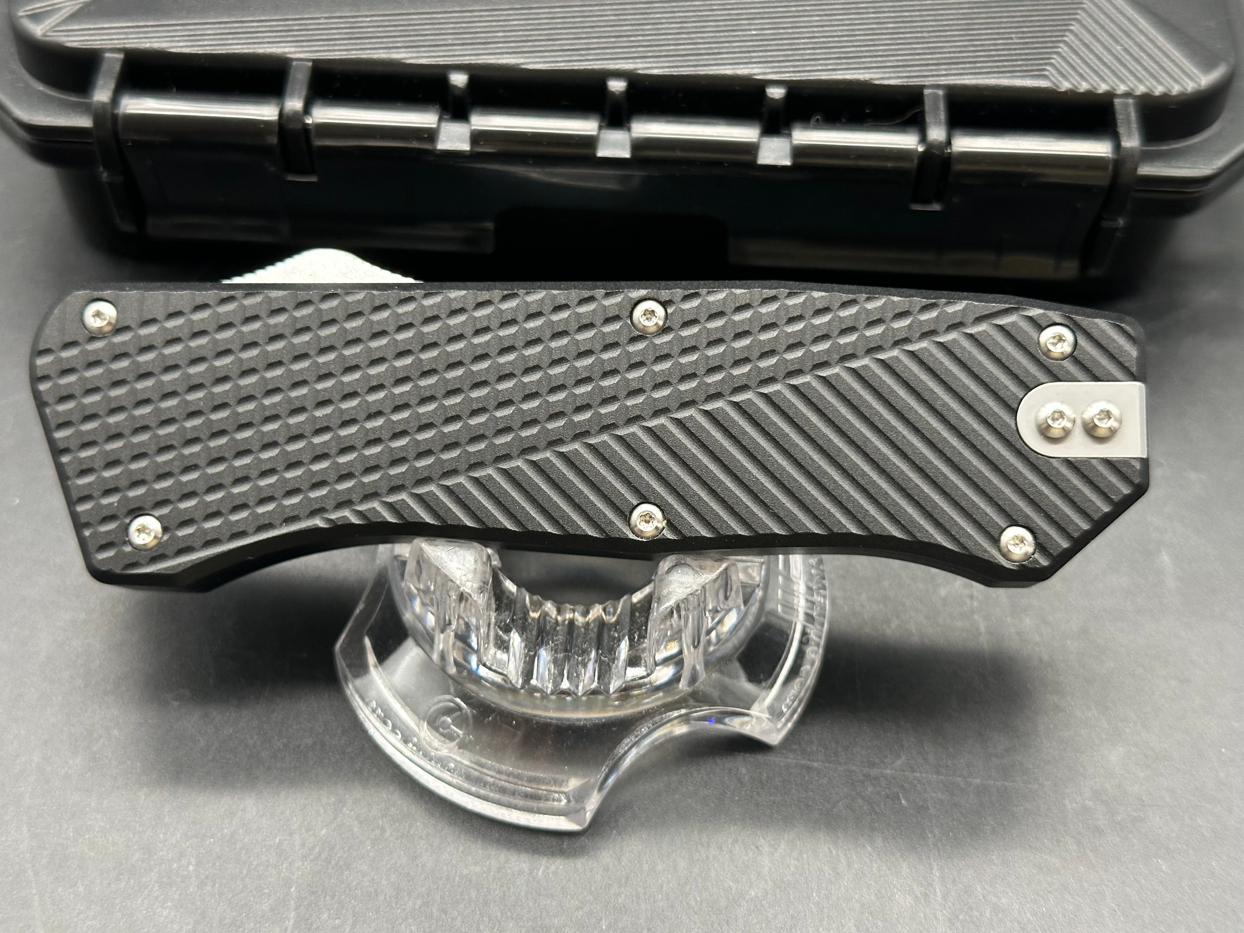Takcom Bulldog, OTF with 3 inch M390 steel stonewashed blade