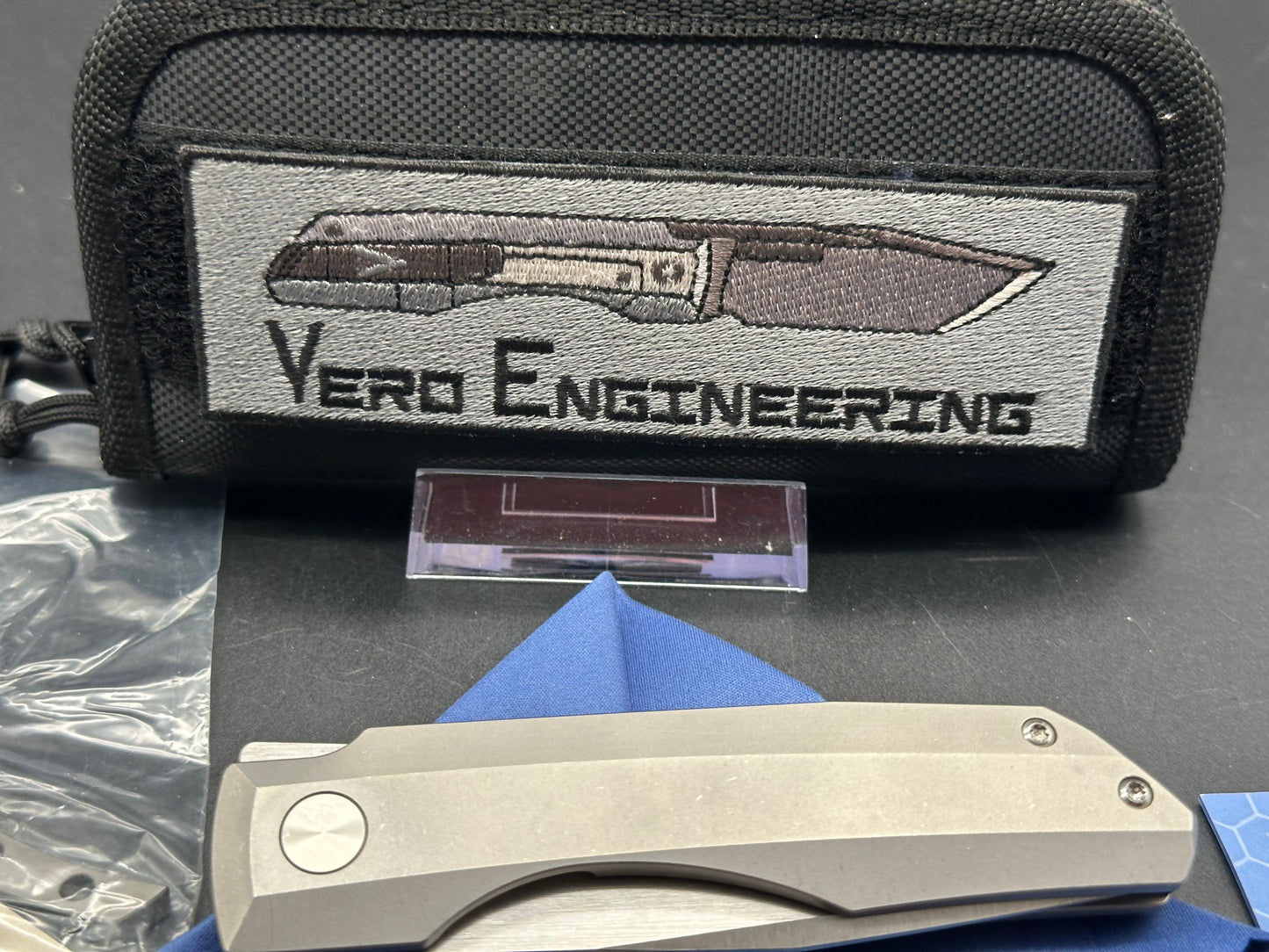 Vero Impulse Mini Titainum M390 has orginal clip and back spacer, as well as a Timascus set