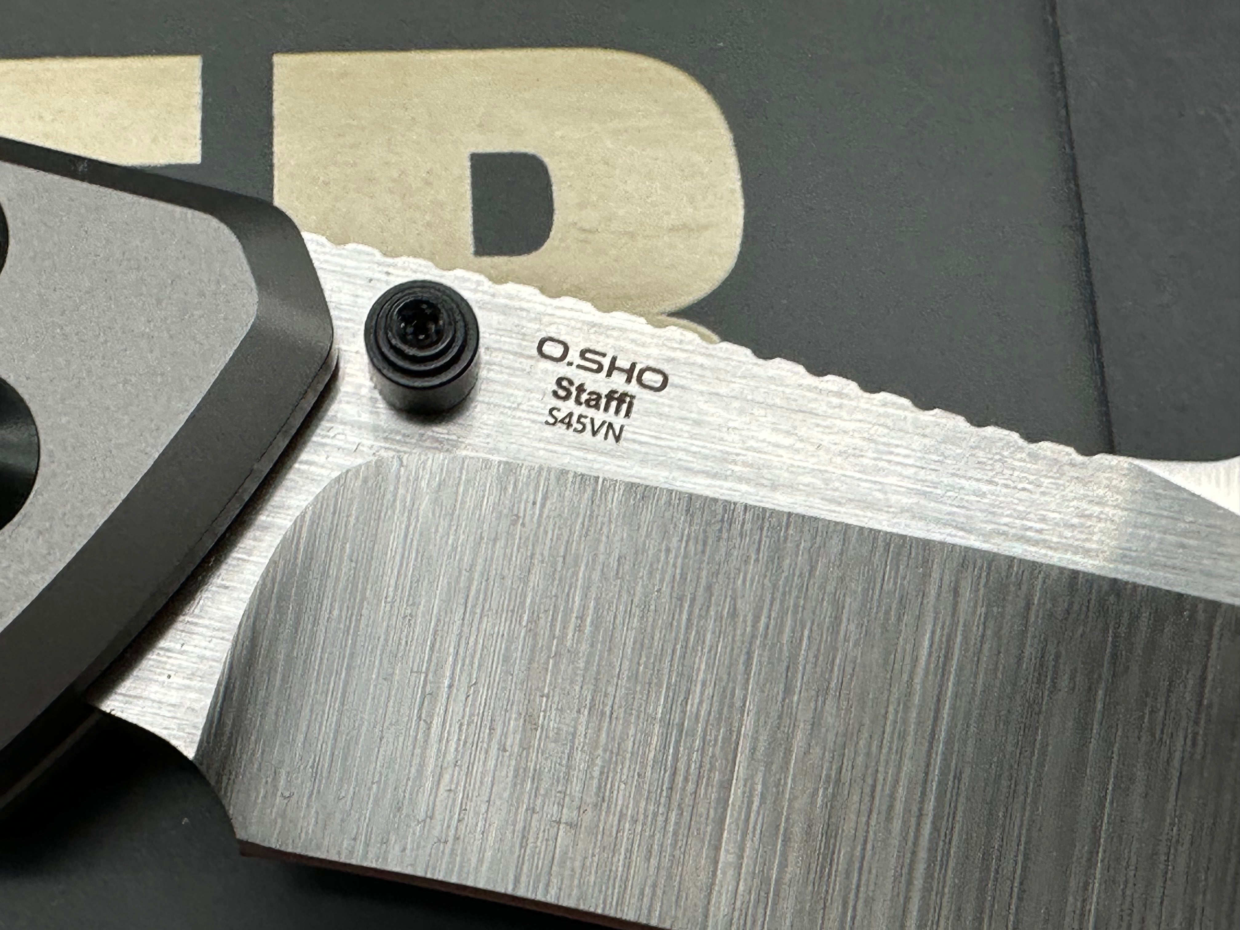 KIZER STAFFI FOLDING KNIFE BLACK/GRAY TITANIUM HANDLE S45VN HARPOON PLAIN EDGE