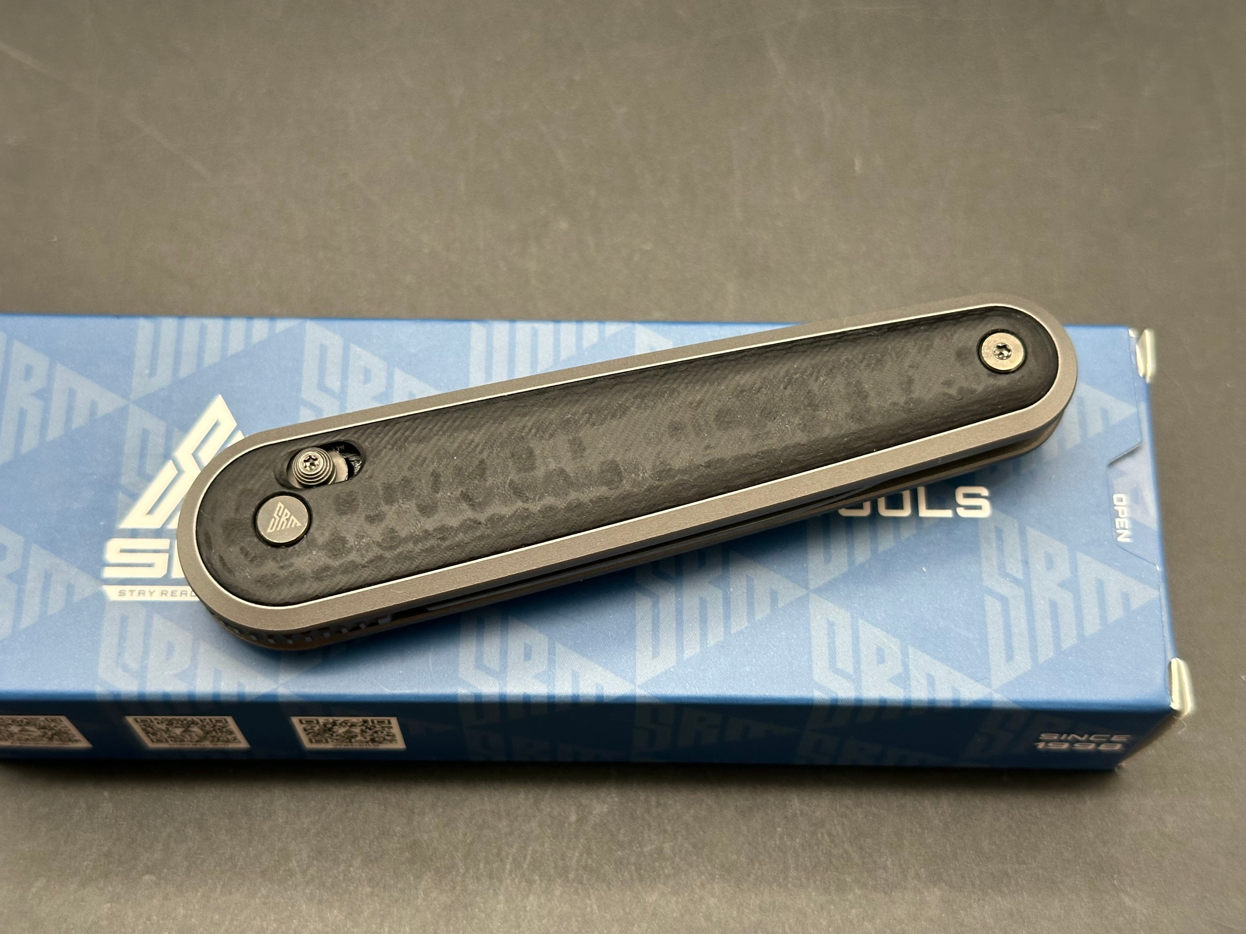 SRM 51M AMBI-LOCK FOLDING KNIFE BLACK G10/CARBON FIBER HANDLE N690 PLAIN EDGE