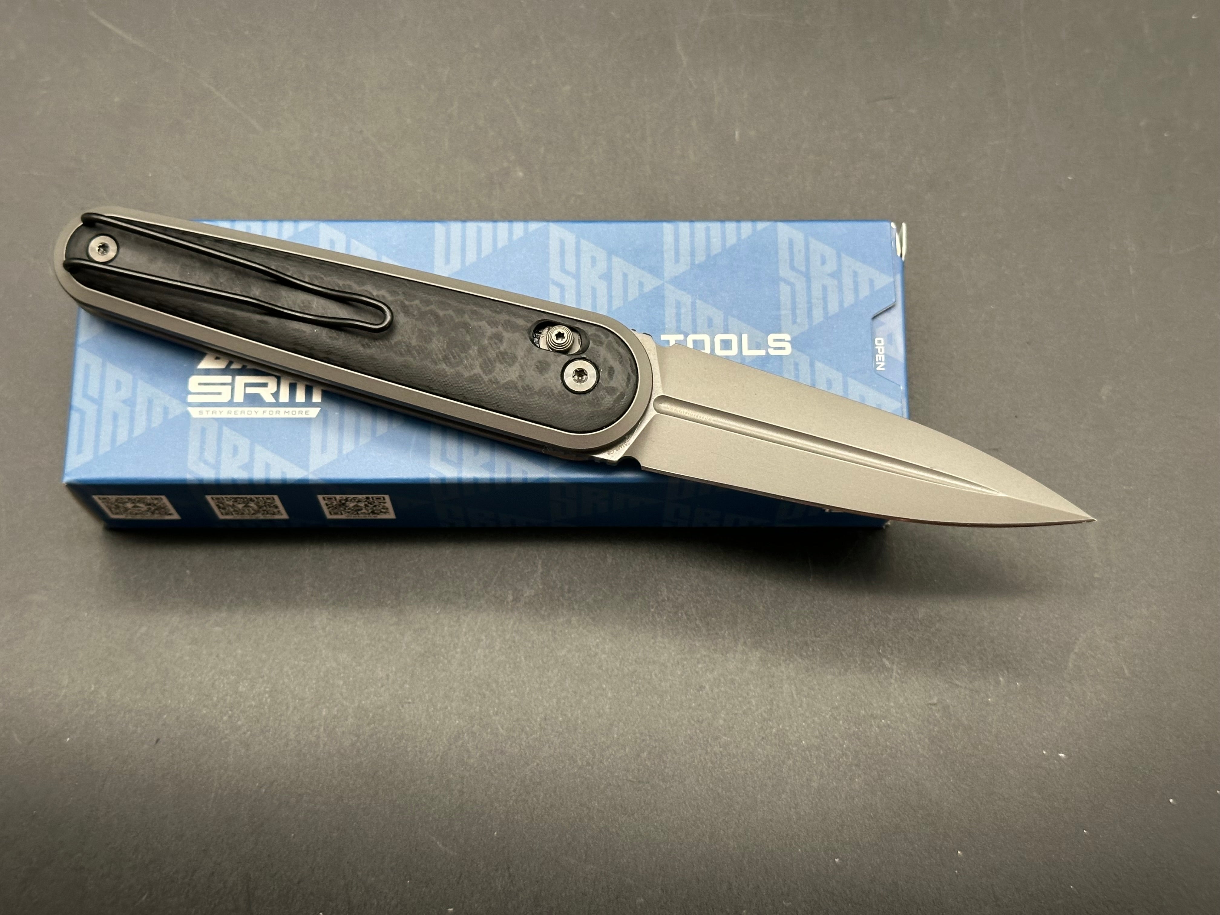 SRM 51M AMBI-LOCK FOLDING KNIFE BLACK G10/CARBON FIBER HANDLE N690 PLAIN EDGE