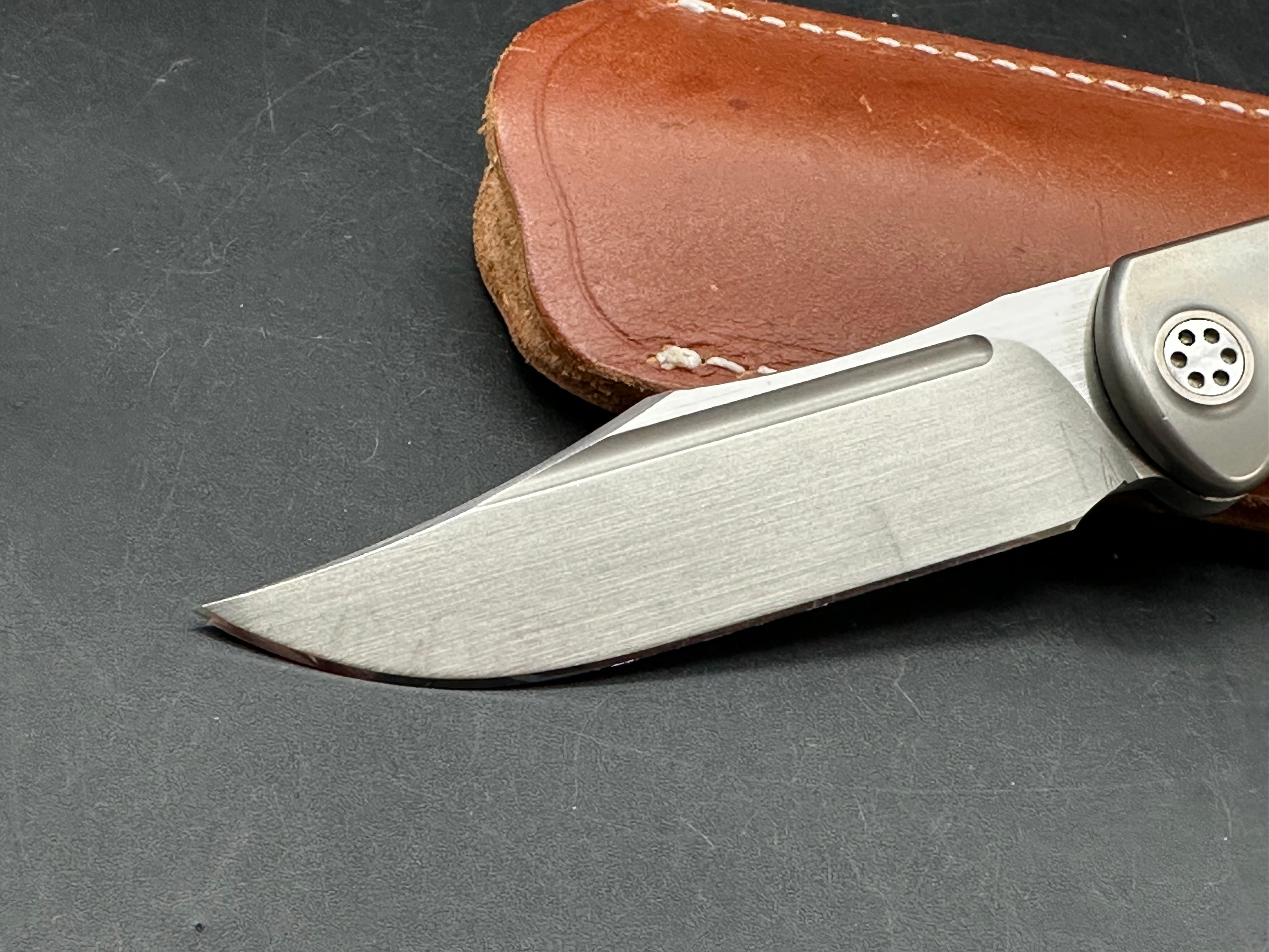 Sharp by Design Mini Tempest drop point, blue fat carbon Bowie blade M390