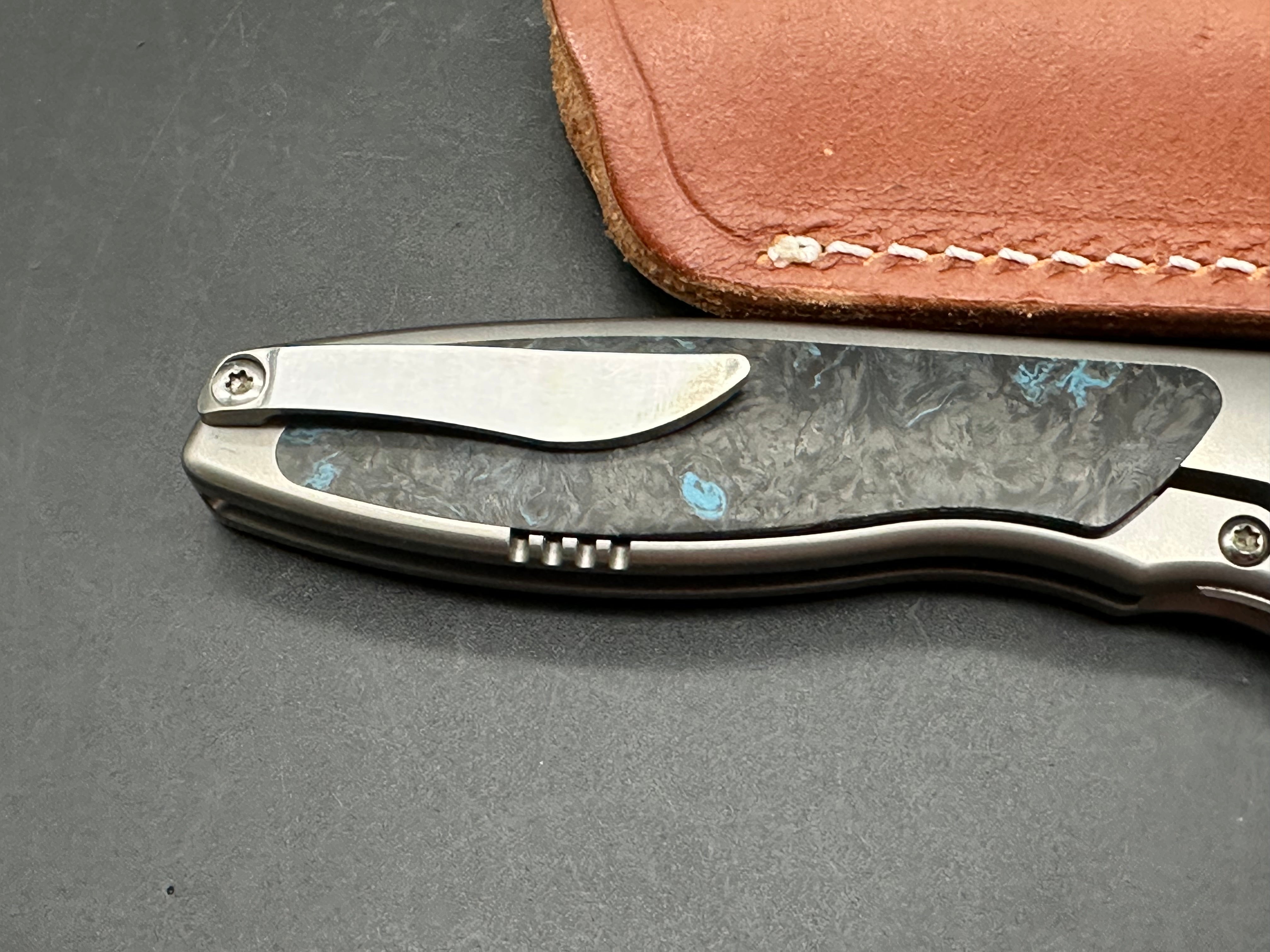 Sharp by Design Mini Tempest drop point, blue fat carbon Bowie blade M390