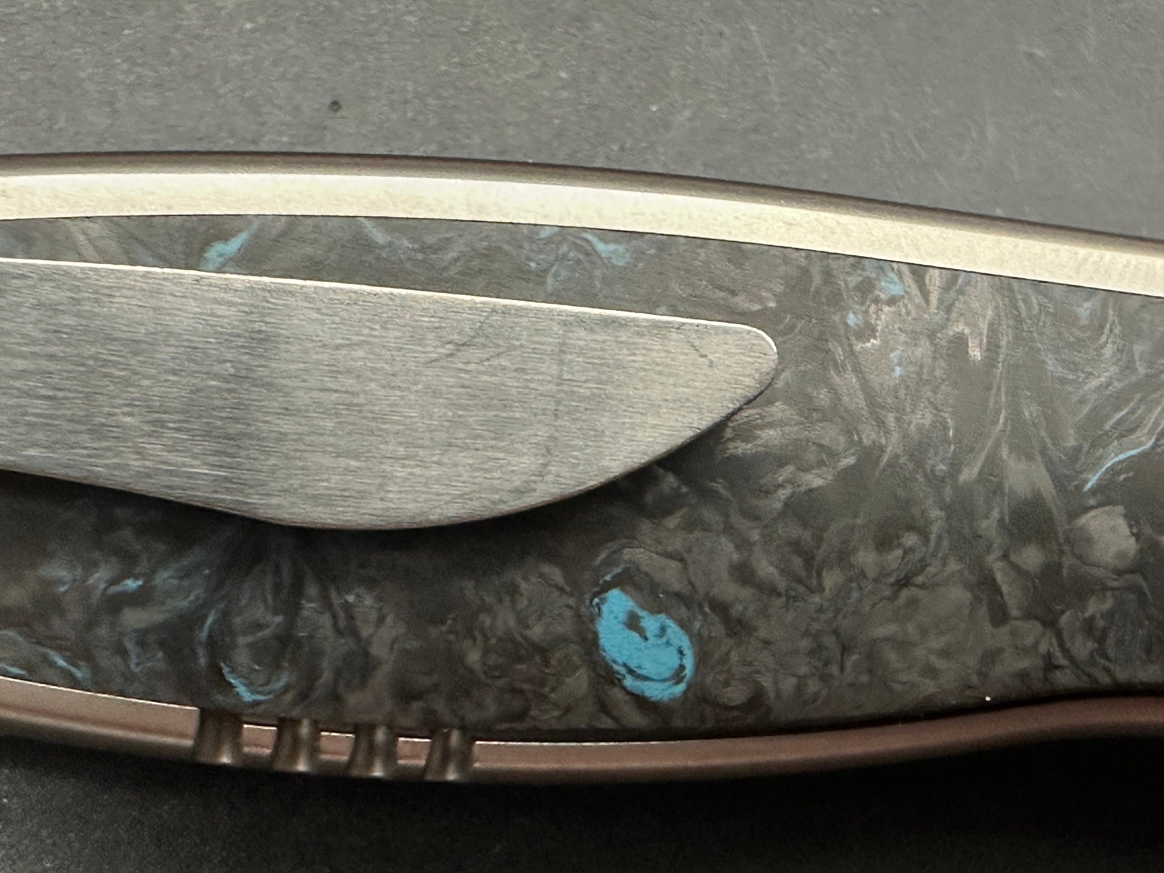 Sharp by Design Mini Tempest drop point, blue fat carbon Bowie blade M390