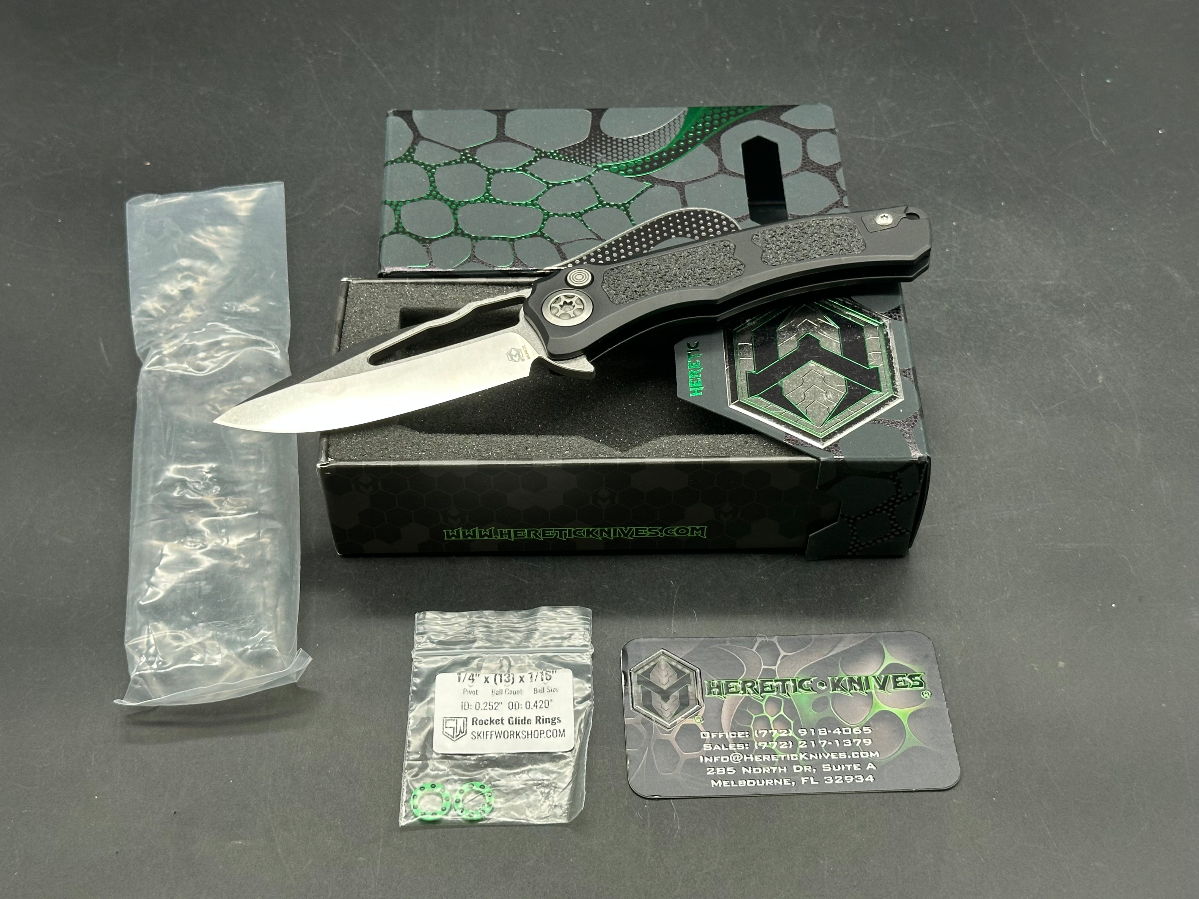 Heretic Wraith V4 Manual, 3.625" MagnaCut Blade with Black Aluminum Scales with Black "Grip Tape" Inlays