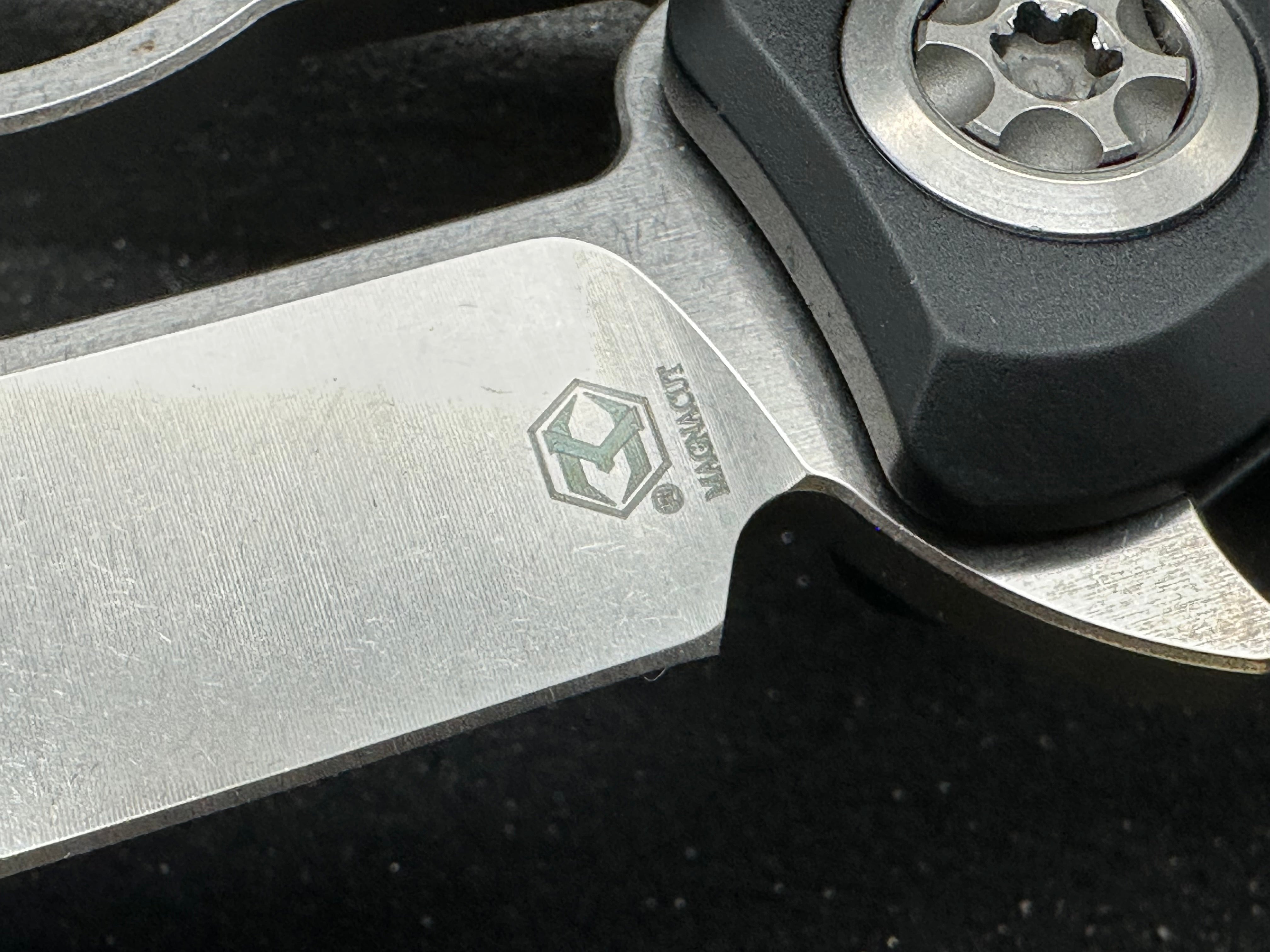 Heretic Wraith V4 Manual, 3.625" MagnaCut Blade with Black Aluminum Scales with Black "Grip Tape" Inlays