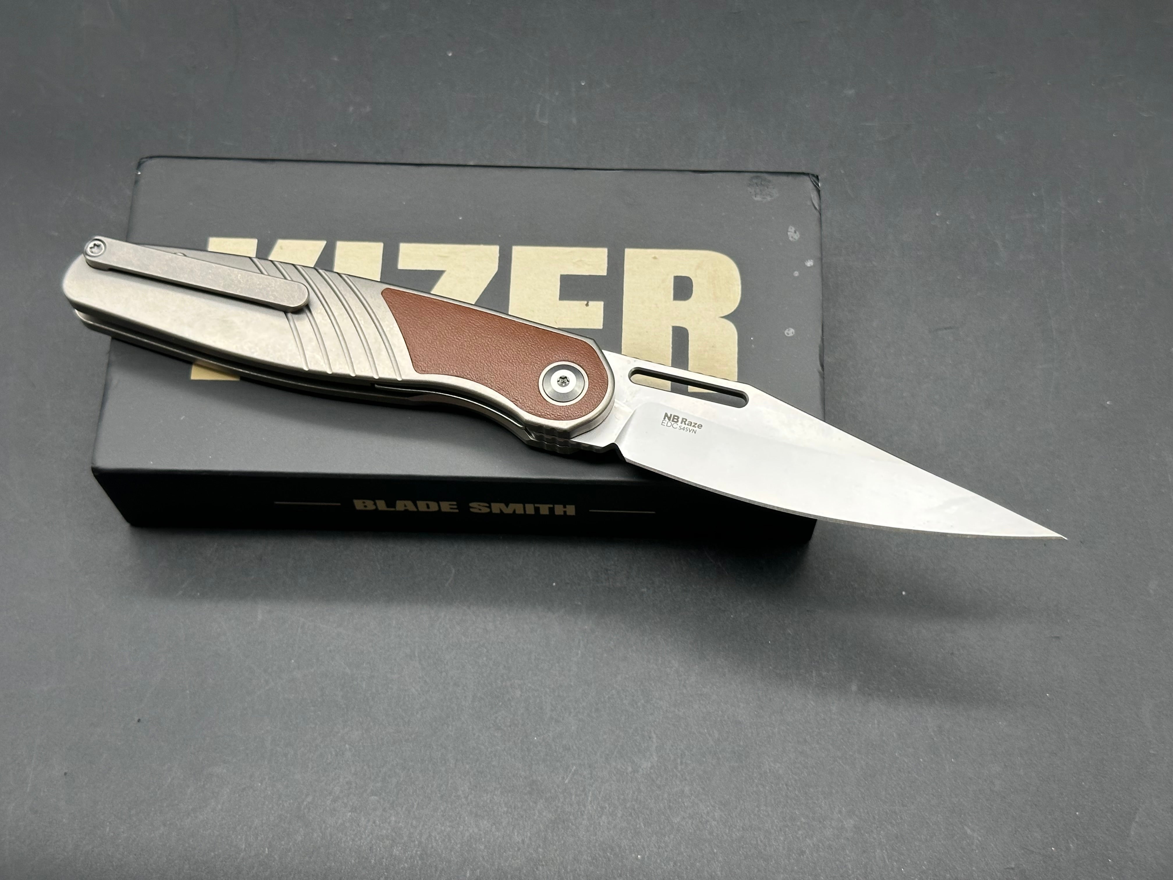 KIZER RAZE SILVER/BROWN TITANIUM/LEATHER HANDLE S45VN CLIP POINT PLAIN EDGE